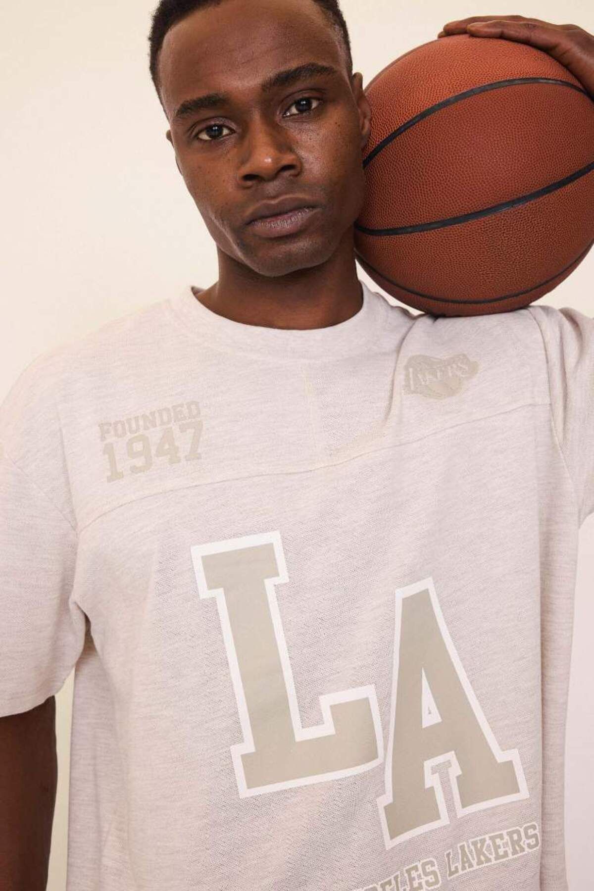 DeFacto Yeni Sezon DeFactoFit NBA Los Angeles Lakers Oversize Geniş Kalıp Bisiklet Yaka Kısa