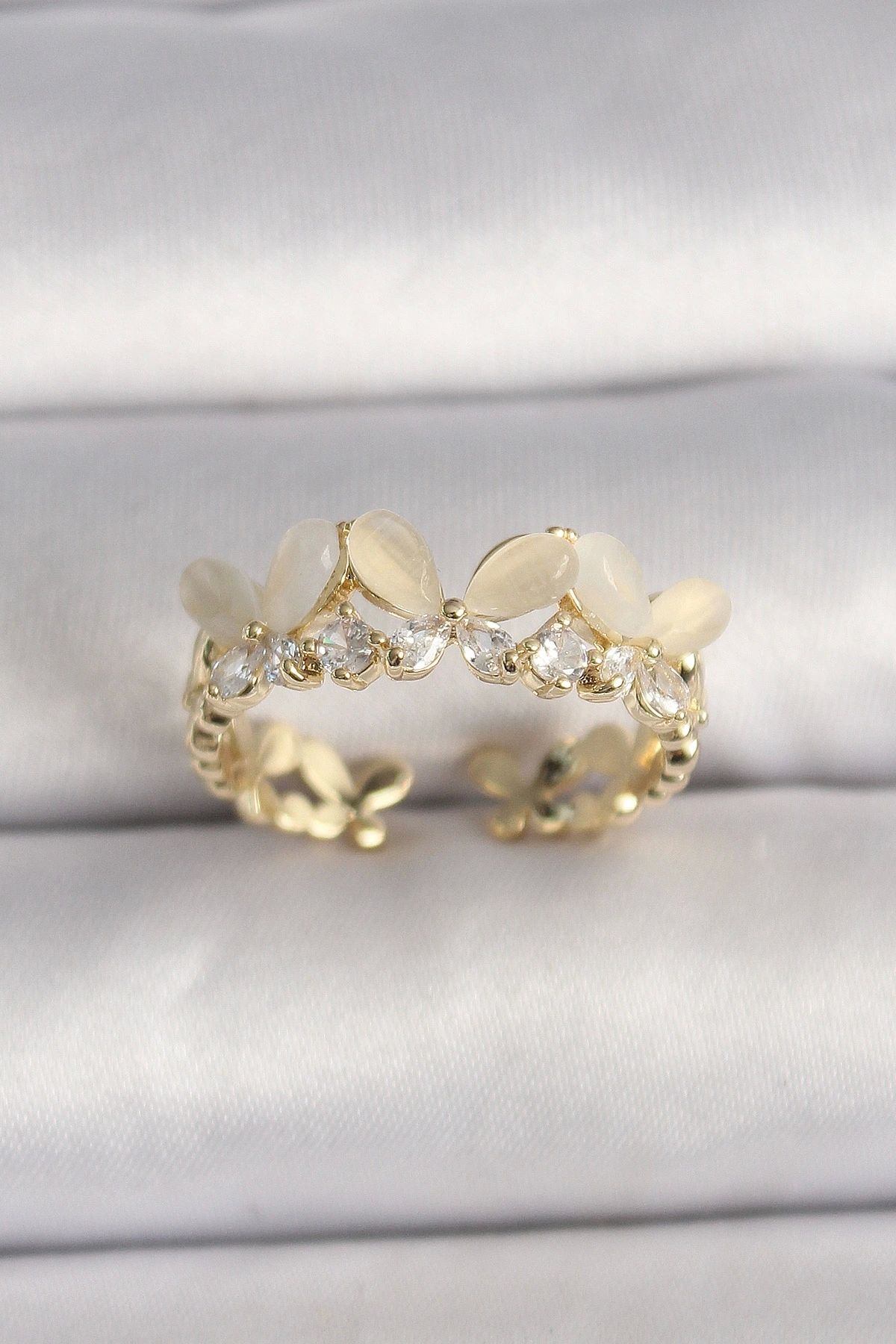 OurStyles Pirinç Gold Renk Zirkon Taş Detaylı Beyaz Mineli Kelebek Model Ayarlanabilir Yüzük - TJ-BYK3529