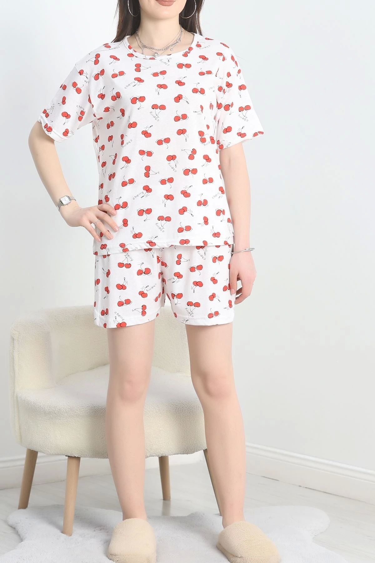 OurStyles Yırtmaçlı Şortlu Pijama Takımı Kırıkbeyaz - 50086.1857.