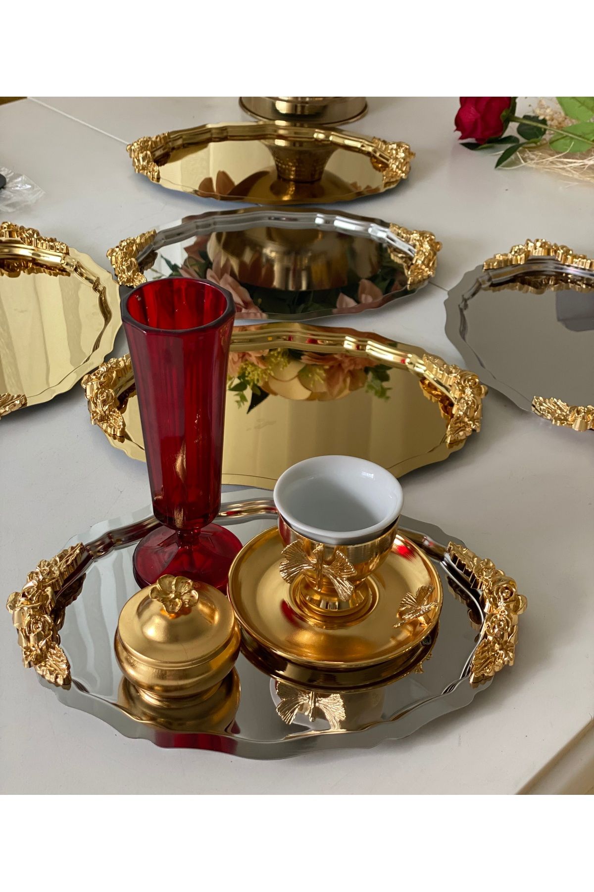 SEVA ÇELİK 20*25 CM GOLD VE GÜMÜŞ OVAL KULPLU MODEL 6 ADET SUNUM TEPSİSİ