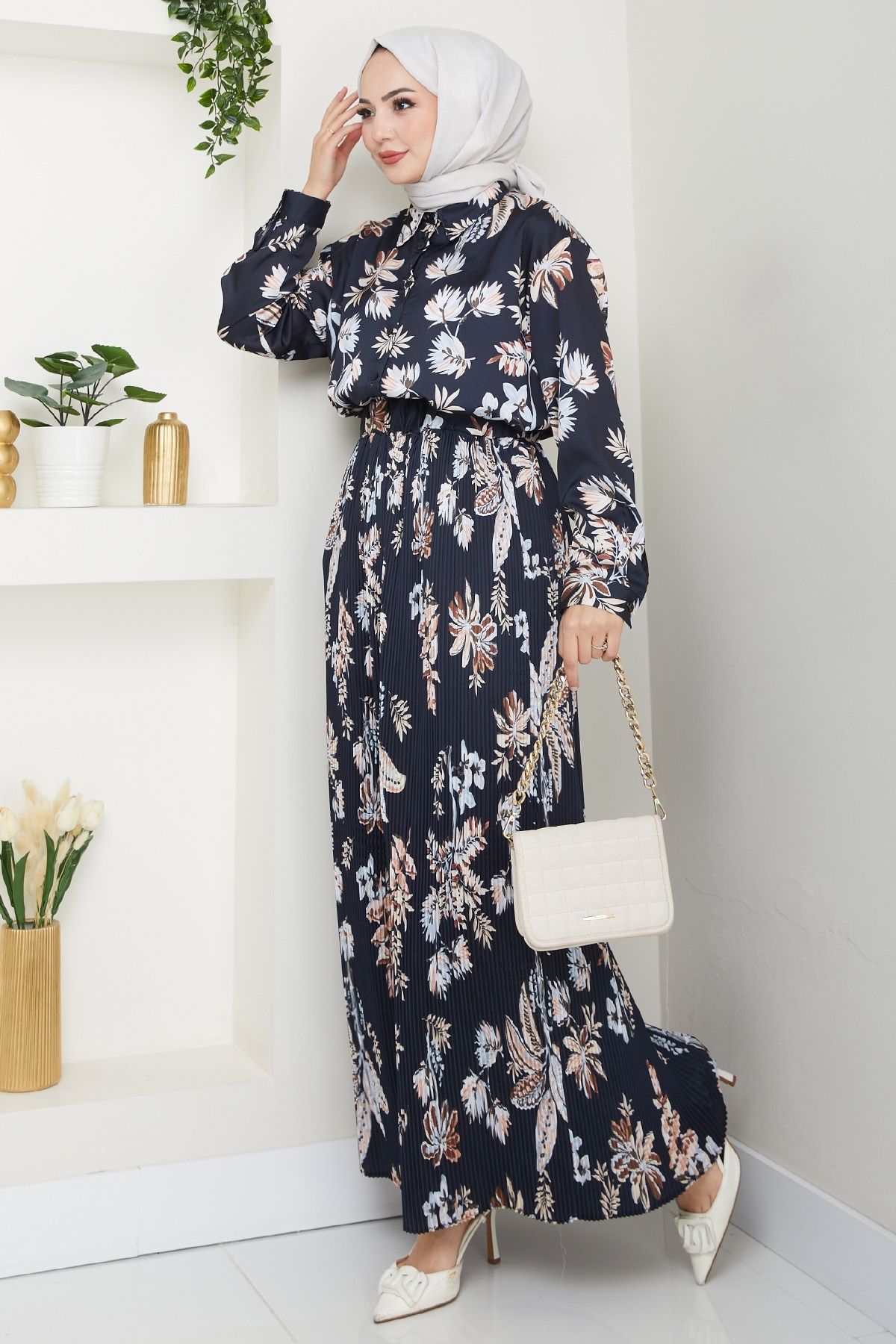 InStyle Saten Çiçekli Siyah Piliseli Etekli Takım