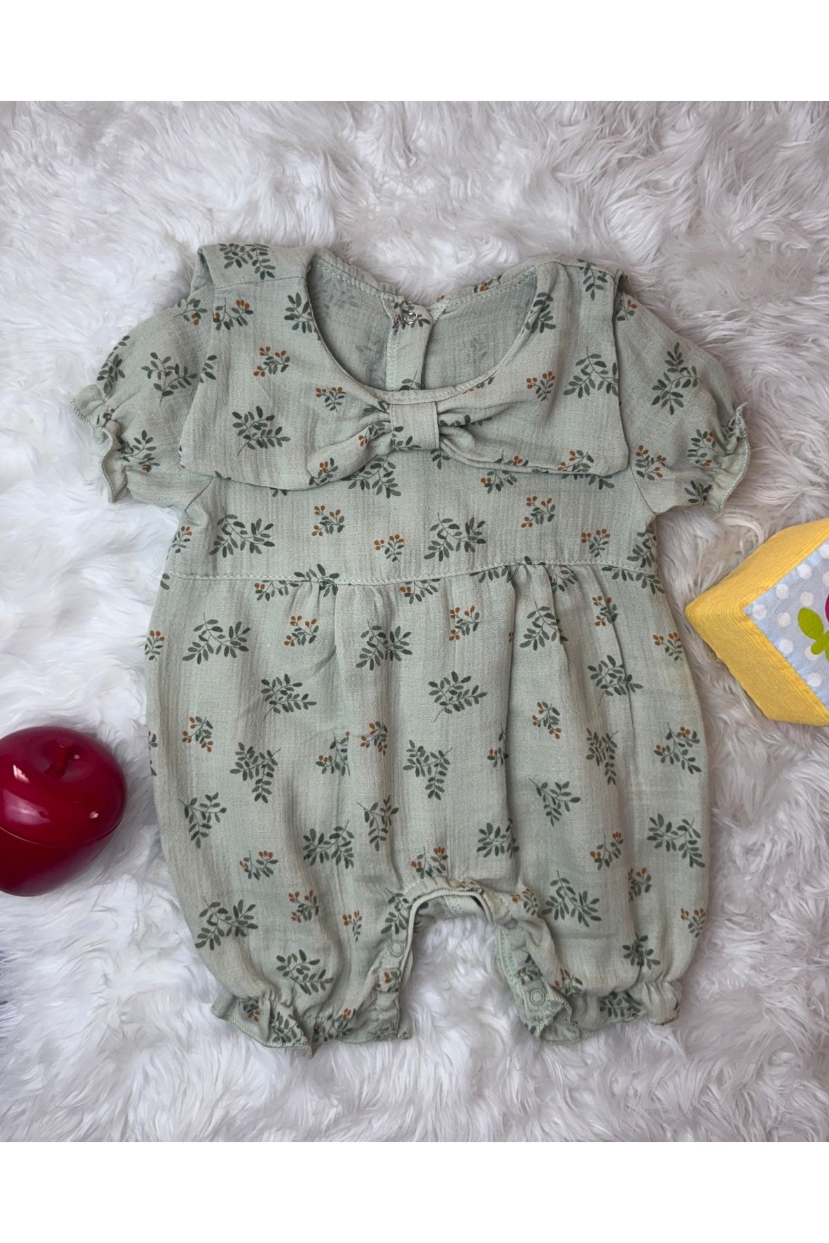 Necix's 🌿 Fiyonk Yakalı Müslin Bebek Tulum – Çiçek Desenli / Yeşil/ %100 Pamuk