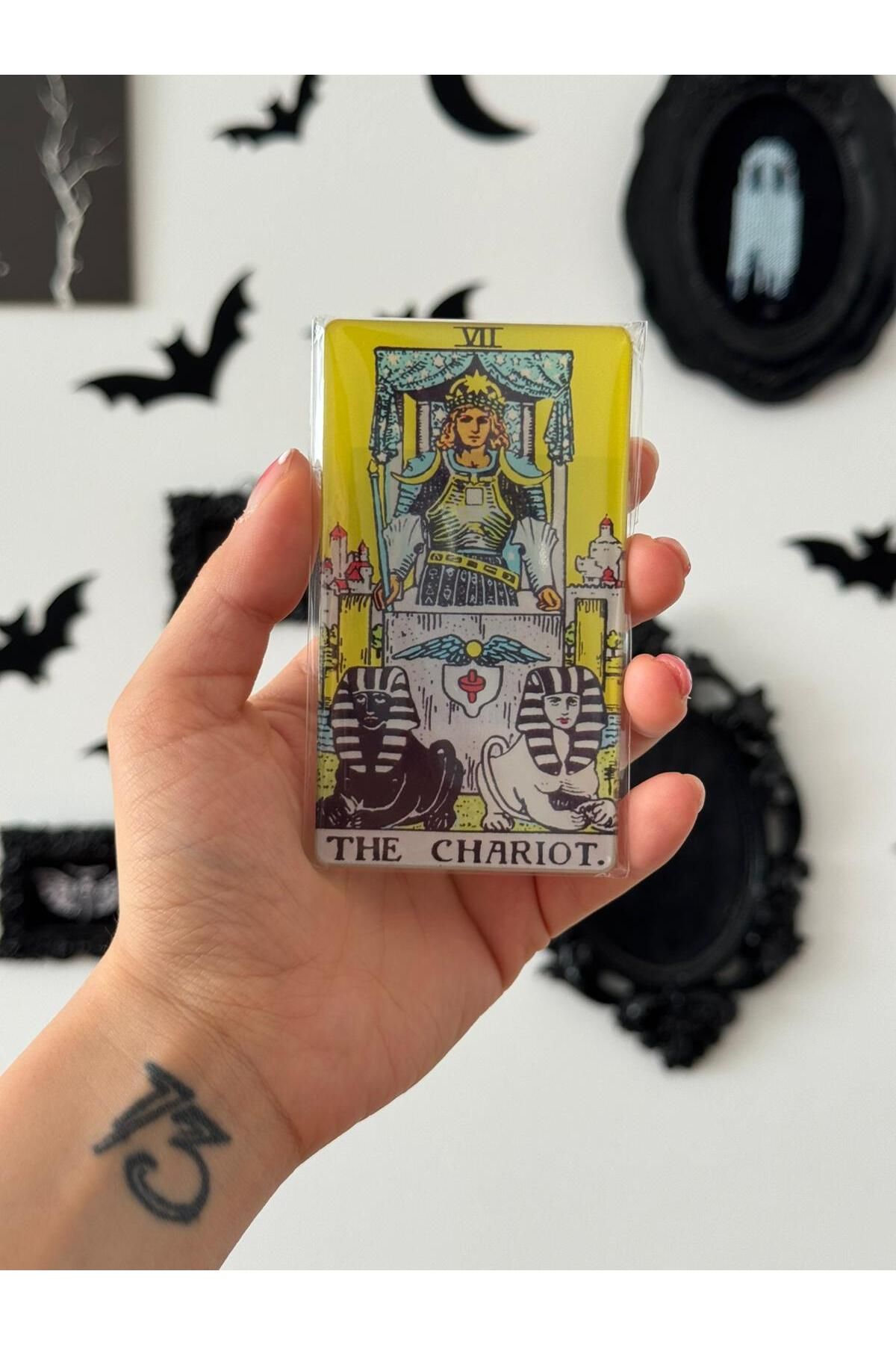 REGIN COLLECTIVE The Chariot Tarot Kartı Akrilik Magnet