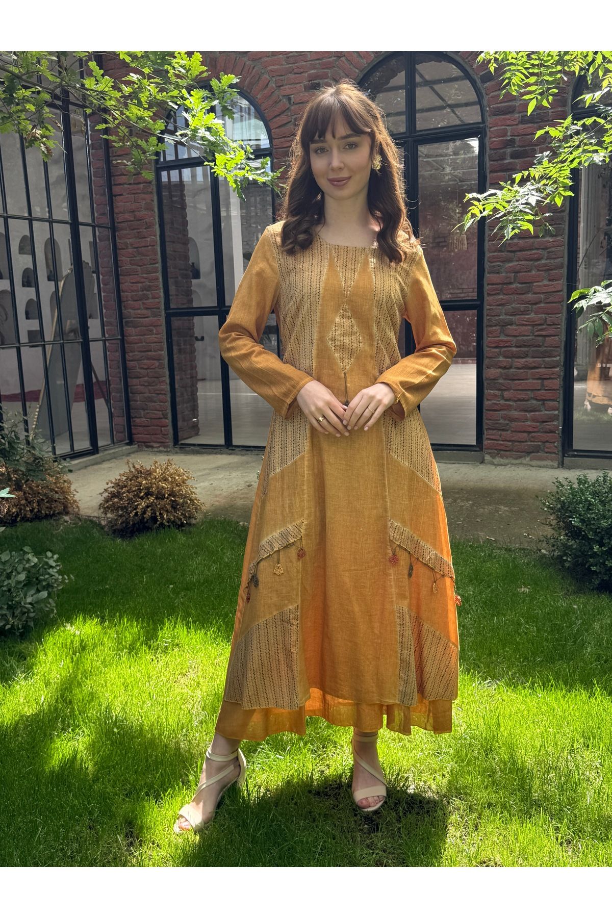 Butik Esra Kandemir YAZLIK PAMUKLU YIKAMA KUMAŞ ASTARLI OYA İŞLEMELİ OTANTİK TESETTÜR ELBİSE