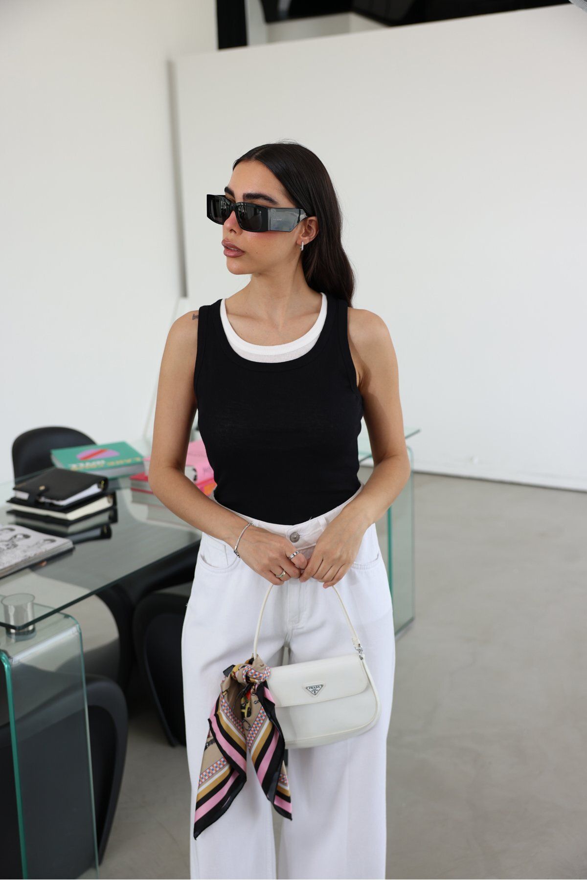 Özge Özgenç Çift Kat Görünümlü Atlet