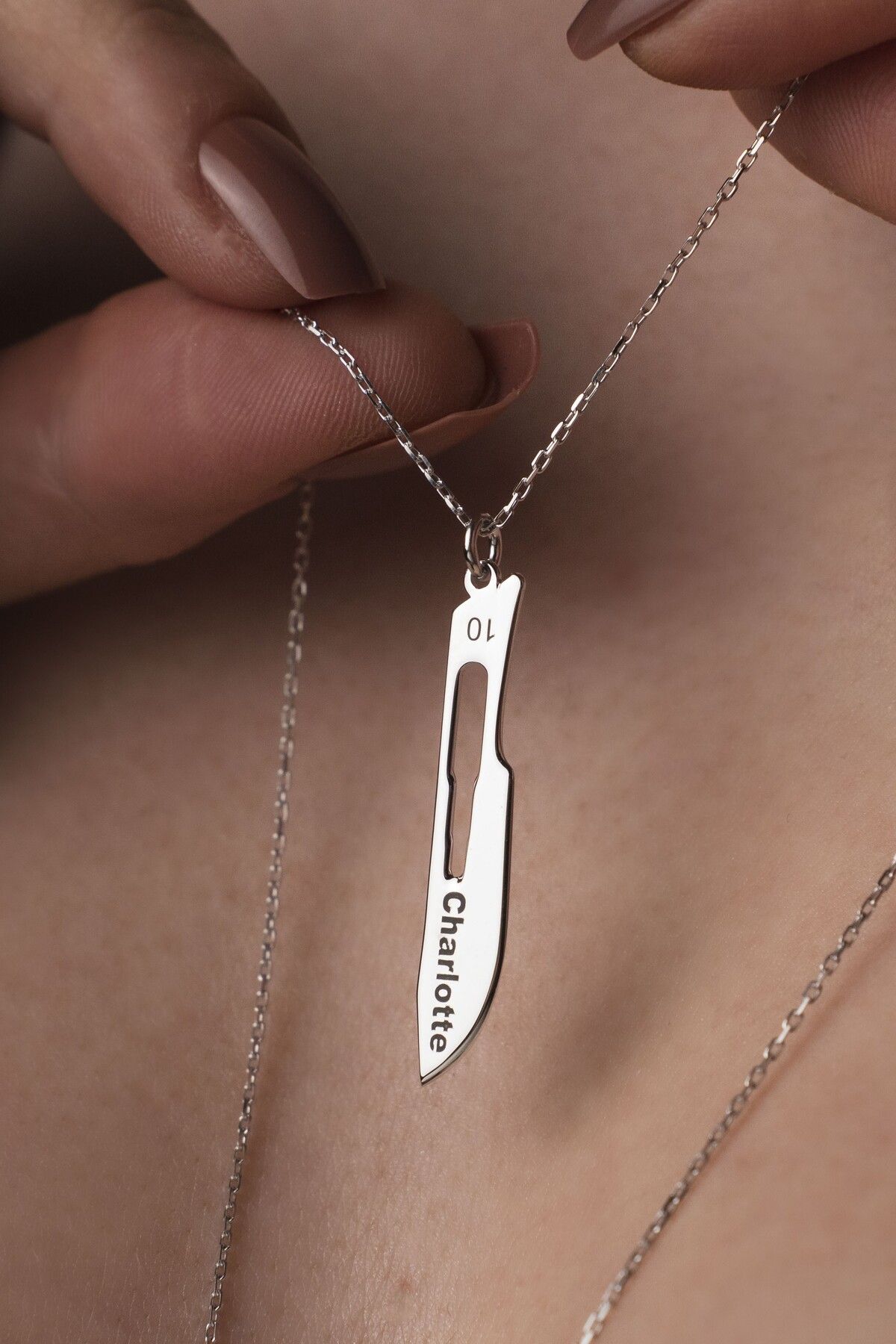 TigerxlJewellery 925 Ayar Gümüş Tıp Çalışanlarına Özel İsimli Neşter Kolye
