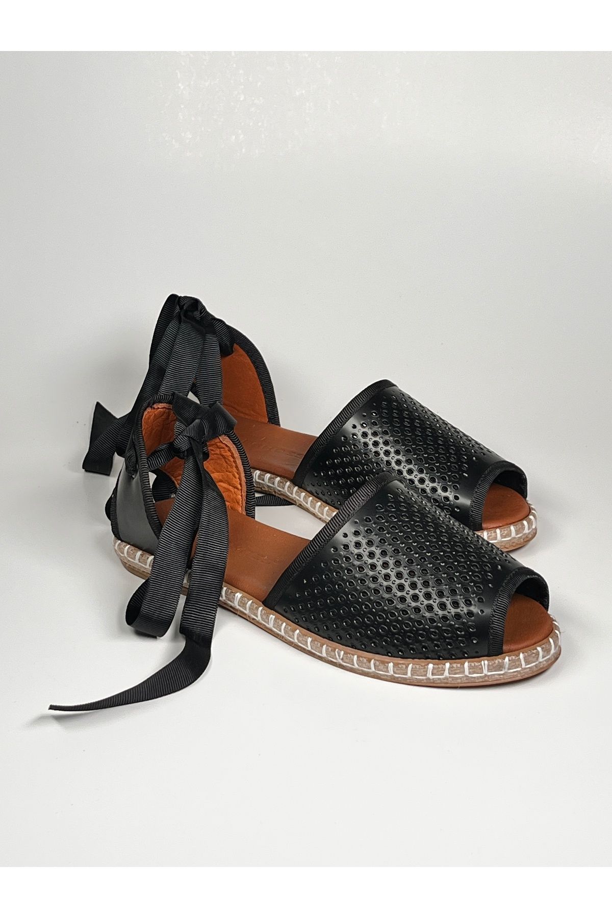 futsi shoes Kuş Gözü Zımbalı Bilekten Bağlamalı Siyah Hakiki Deri Babet Espadril
