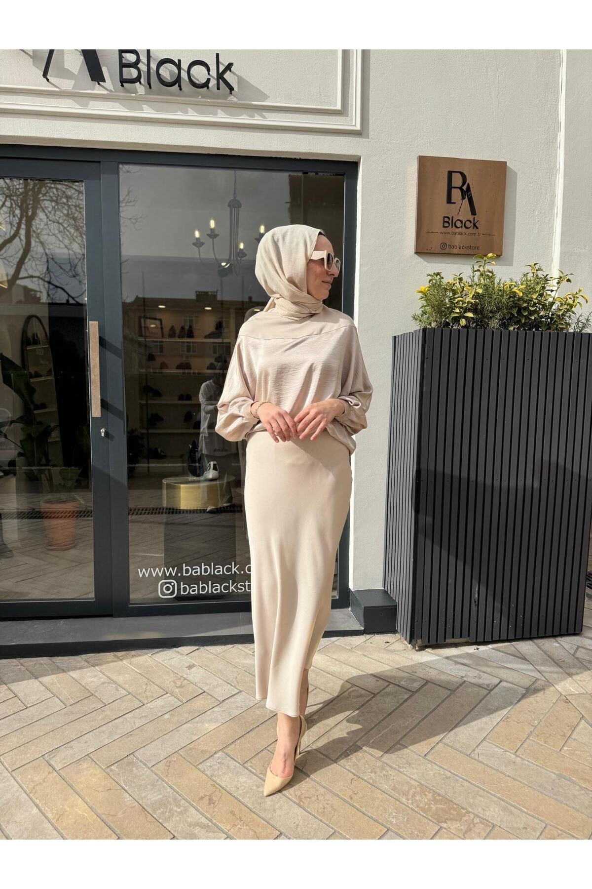 QOOQ STORE Krep Saten Dökümlü Sand Etekli Kadın Takım Bej