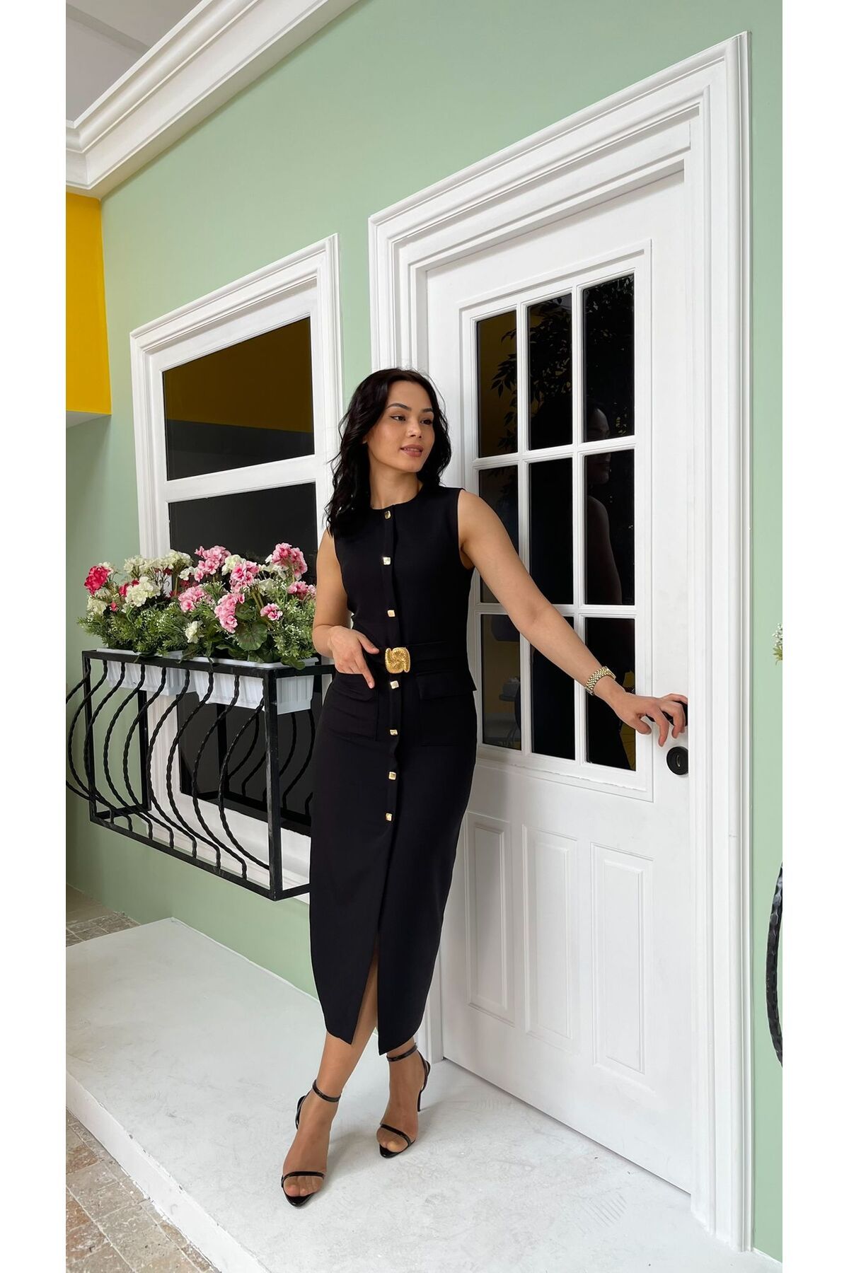 Nida Boutique Sıfır Kol Düğme Detaylı Elbise