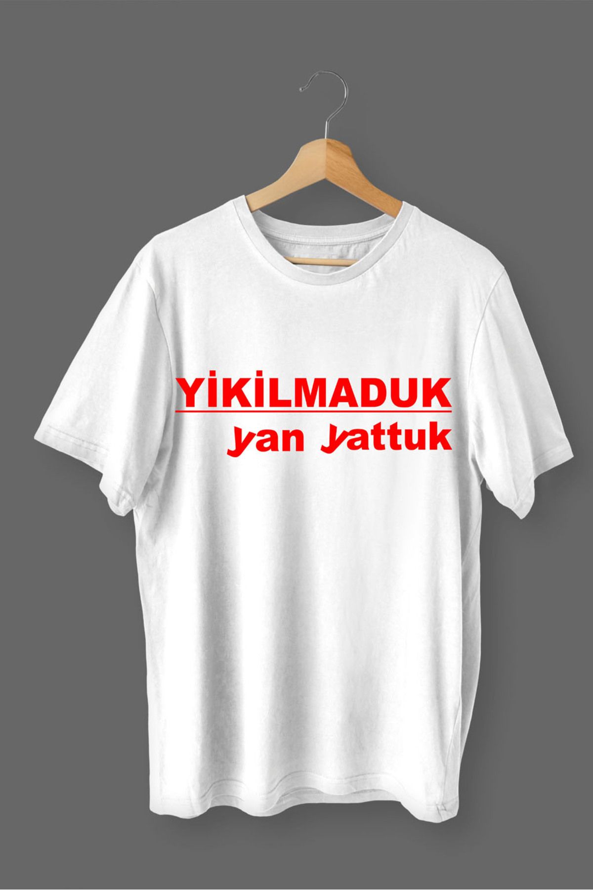 MLH STORE Yıkılmaduk Yan Yattuk Baskılı Pamuklu Likralı T-shirt (Kırmızı Yazılı Beyaz) M Beden