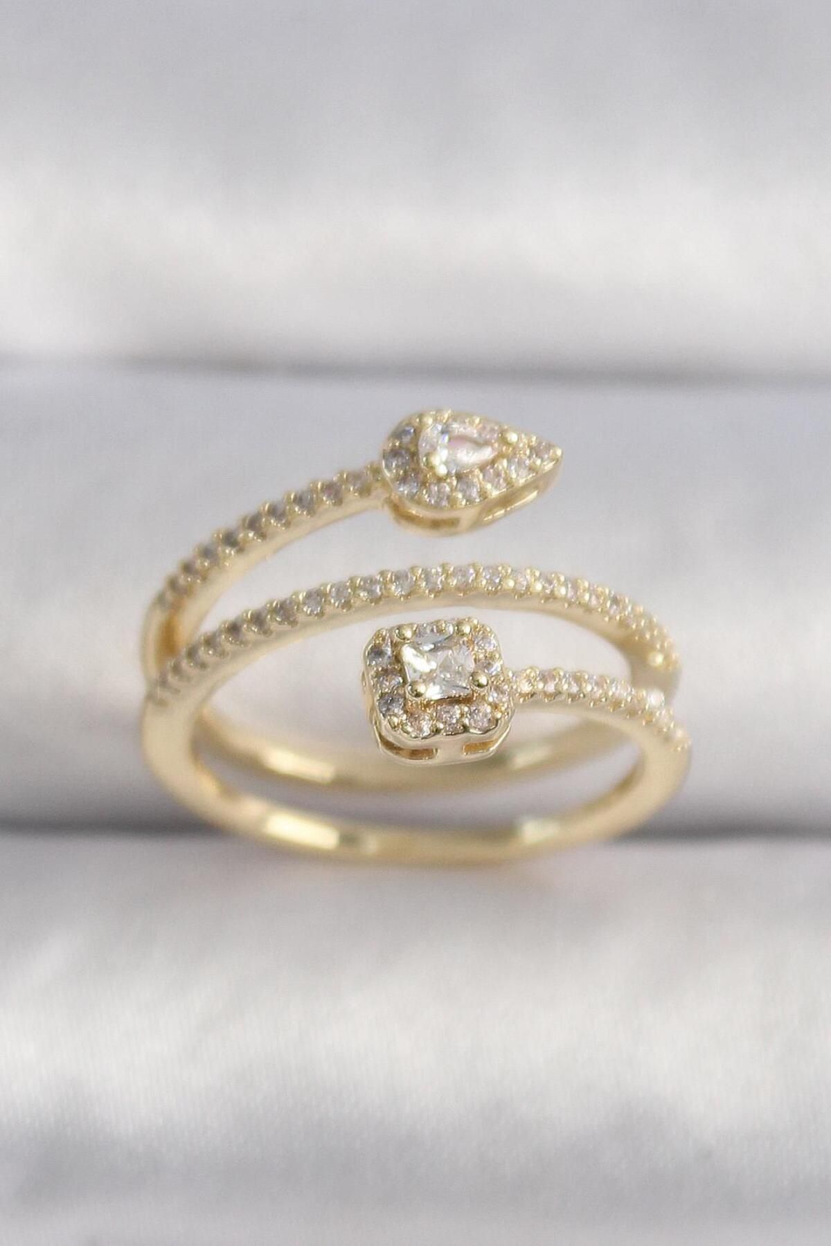 Cubmedikal Pirinç Gold Renk Zirkon Taşlı Ok Model VIP Seri Kadın Yüzük