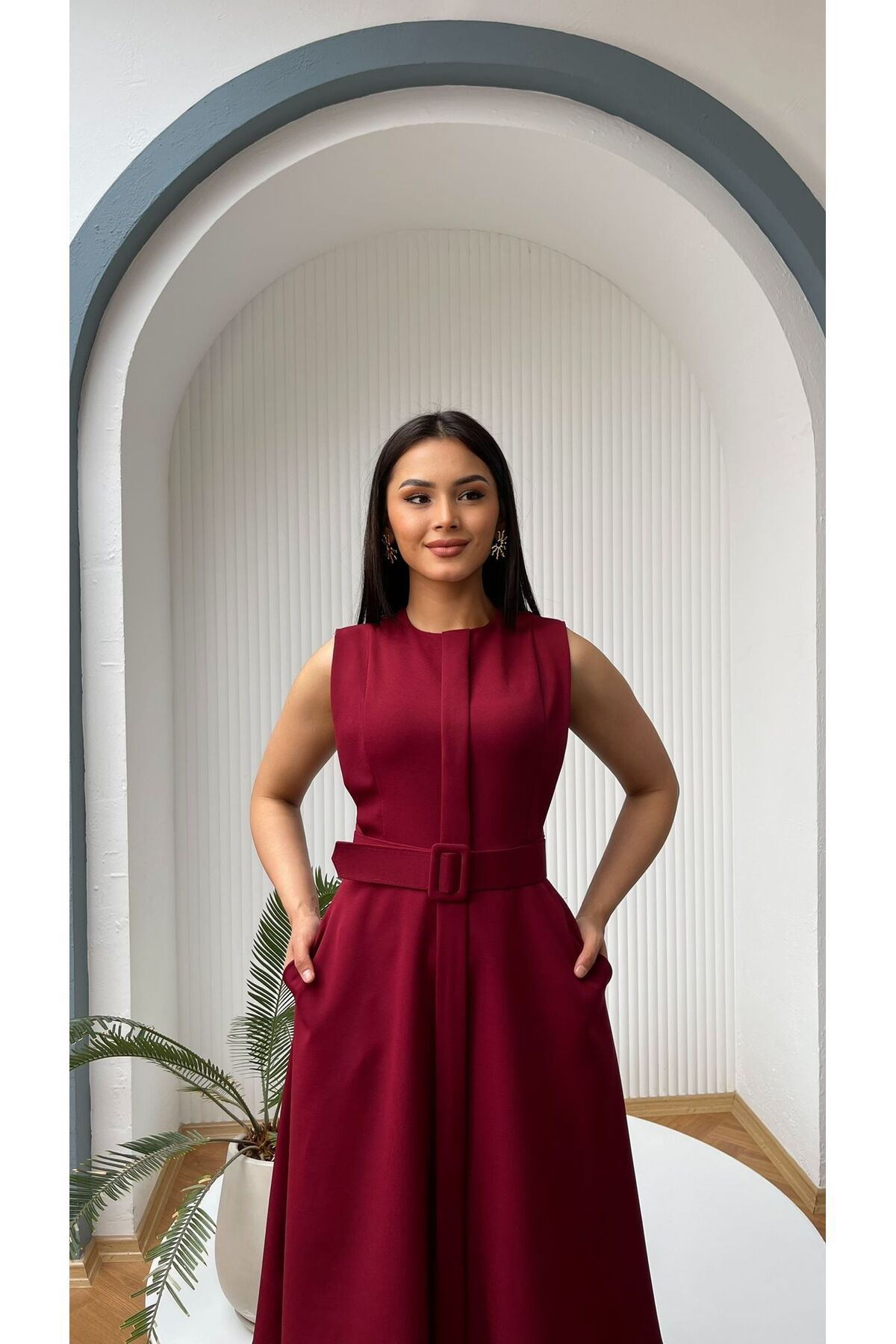Nida Boutique Sıfır Kol Kemerli Çift Cepli Midi Boy Krep Elbise