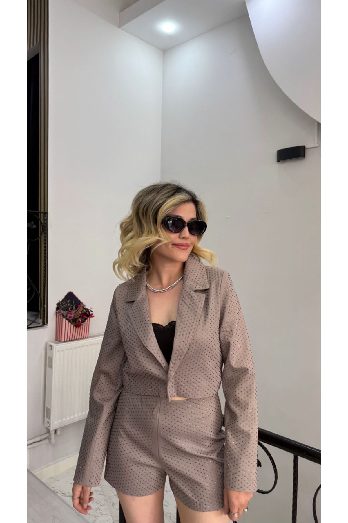 Butik Vizon ekru taşlı kısa crop blazer ceket taşlı şort ikili takım