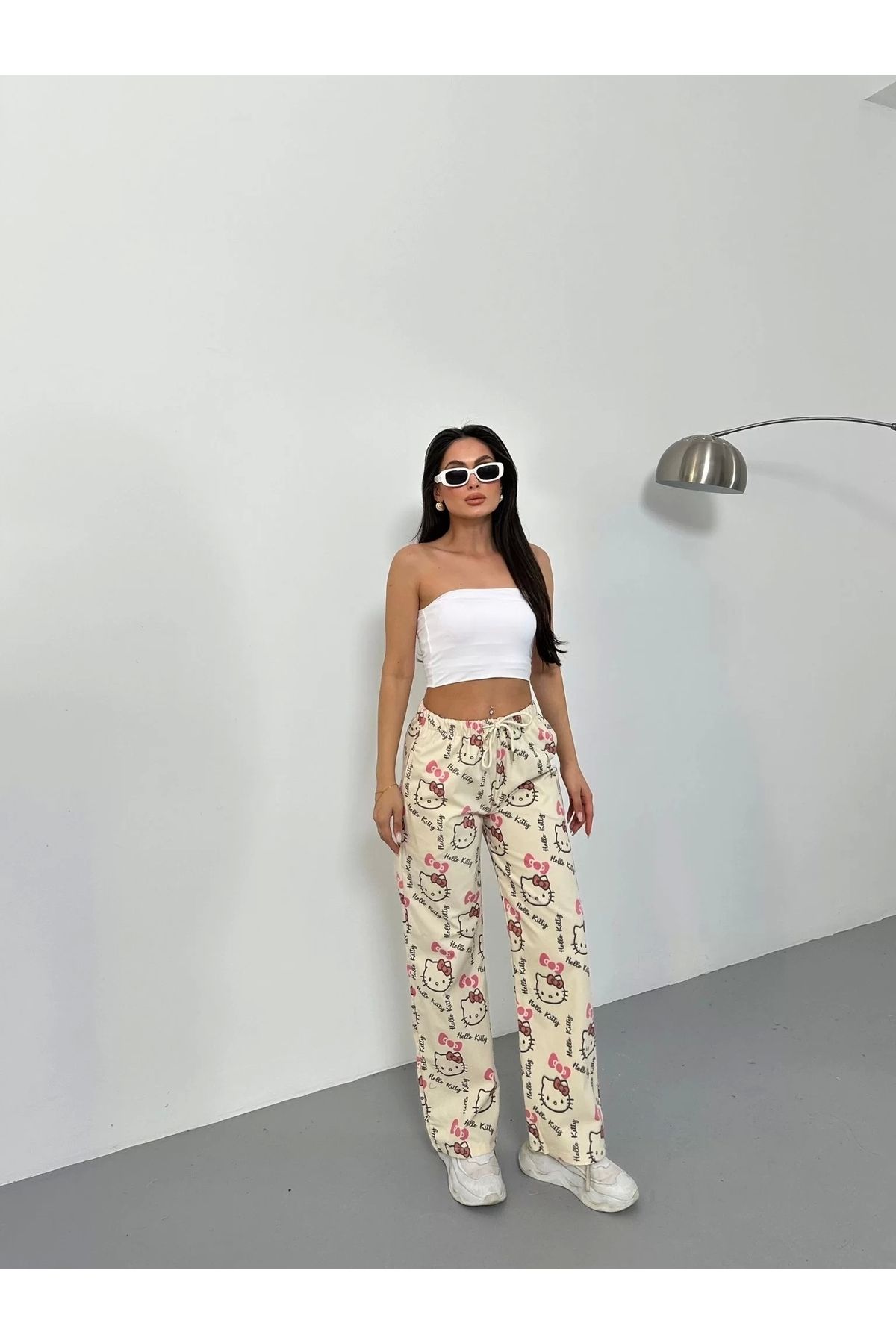 Violon-Yellow Hello Kitty Patterned Sweatpants 4