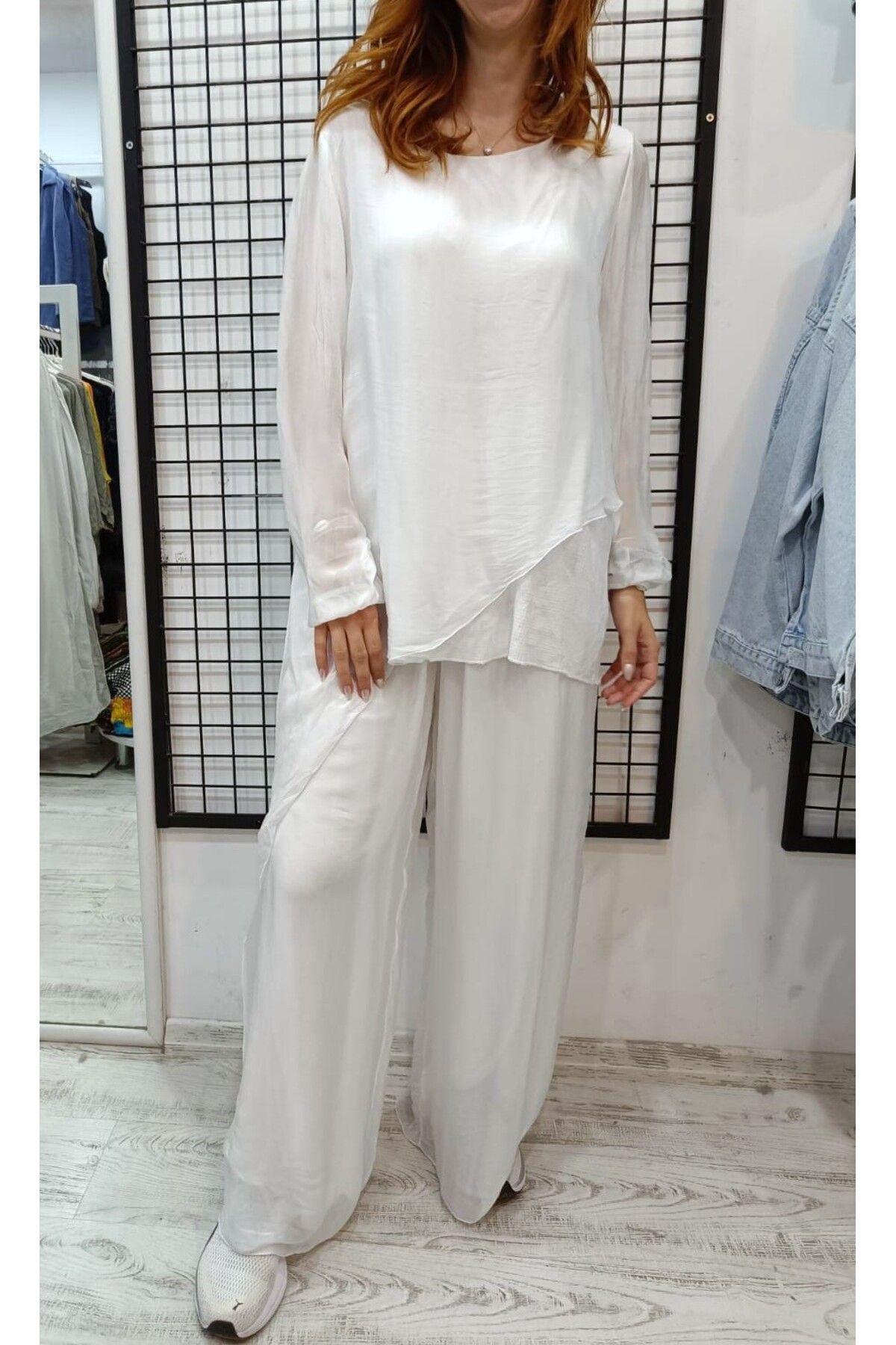 Butik Şans Yandan Bağlama Detaylı Pul Payetli İpek İtalyan Bluz