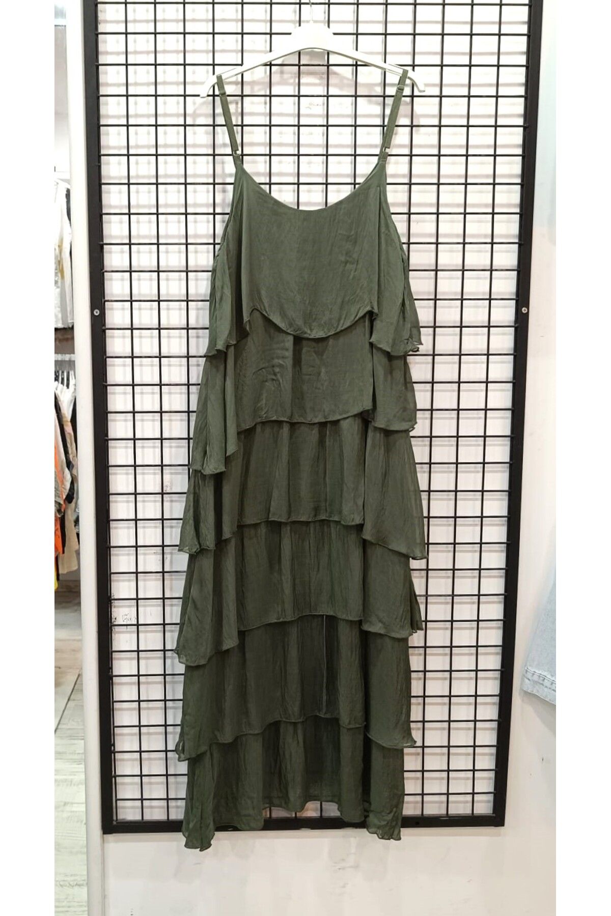 Butik Şans Askılı Kat Kat İtalyan İpek Uzun Elbise