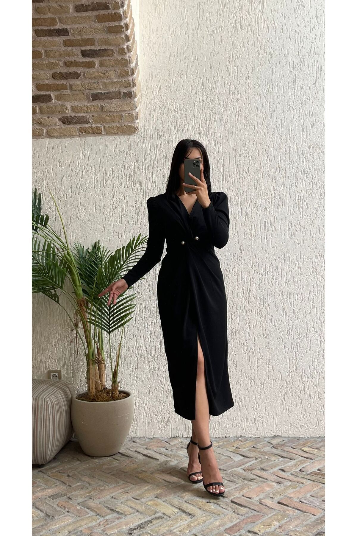 Nida Boutique Kruvaze Yaka Uzun Kollu İnci Detaylı Önden Yırtmaçlı ÖrmeKrep Elbise