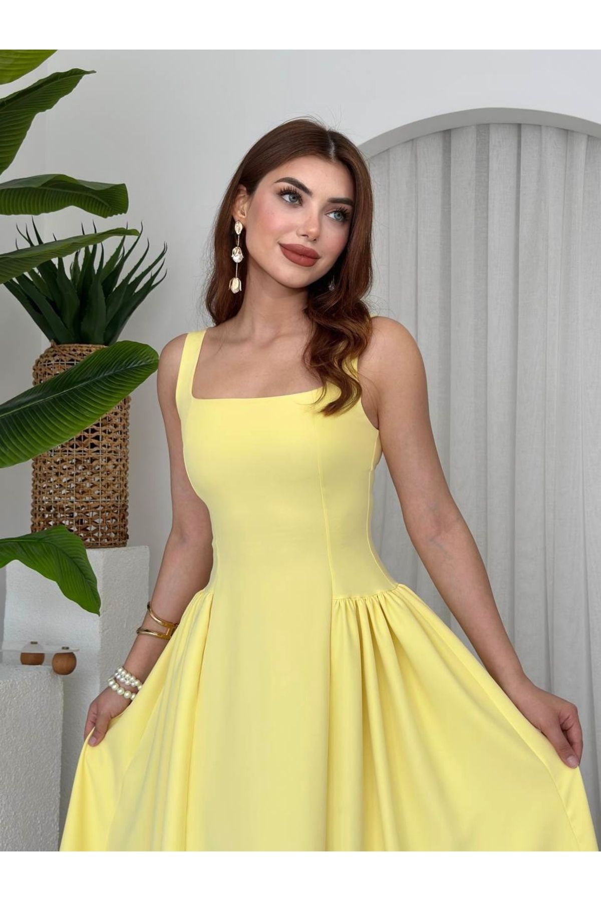 Afiş Butik Sarı Kalın Askılı Piliseli Uzun Elbise