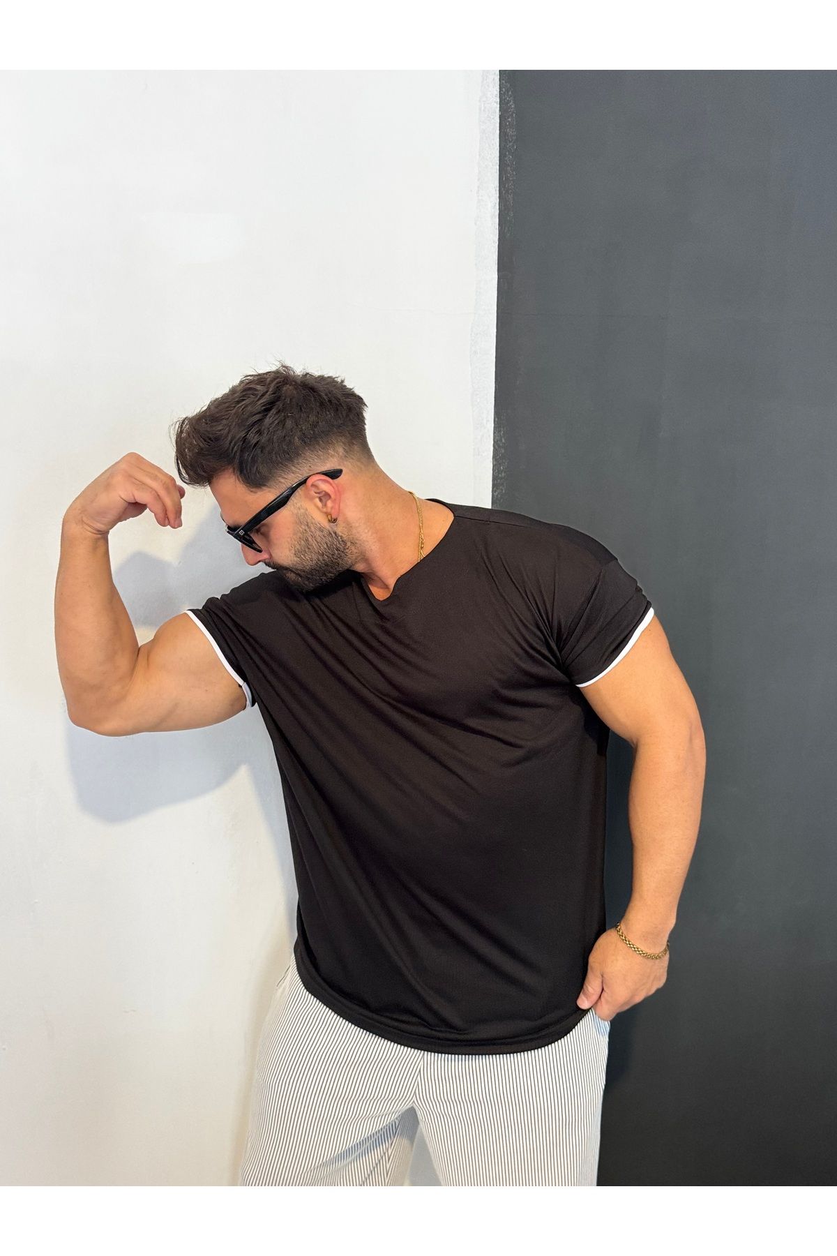 Bas Body FitnessWear Dar Lastikli Kol Oversize Kesim Fit Model Siyah Düz Baskısız V Yaka Tişört