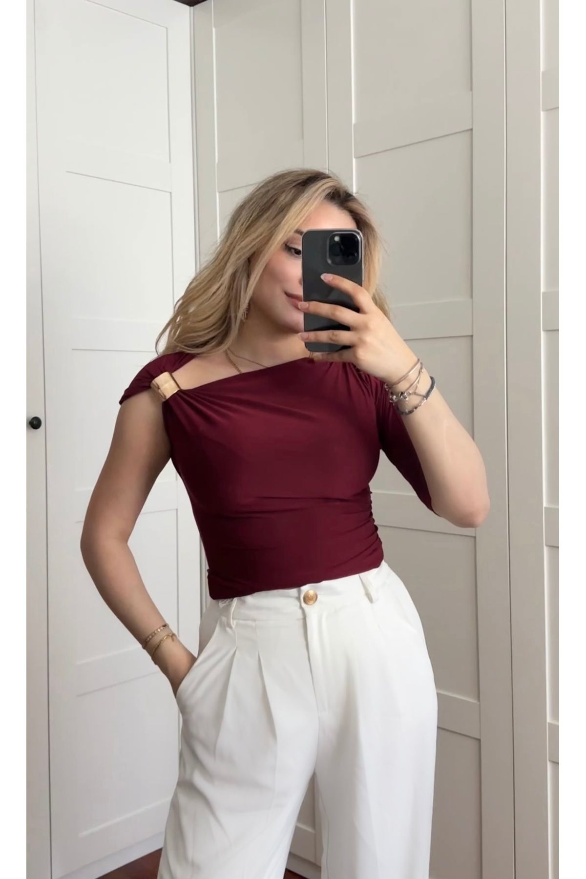 Wishstyling Orj Muadil Marka Gold Toka Aksesuarlı Omuz Detaylı Şık Bluz