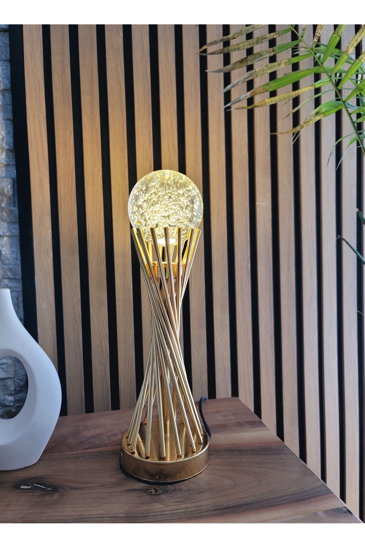 Decodelight Gold Kaplama Burgu Metal Ayaklı Led Işıklı Baloncuklu Kristal Taşlı Abajur Masa Lambası Modelleri