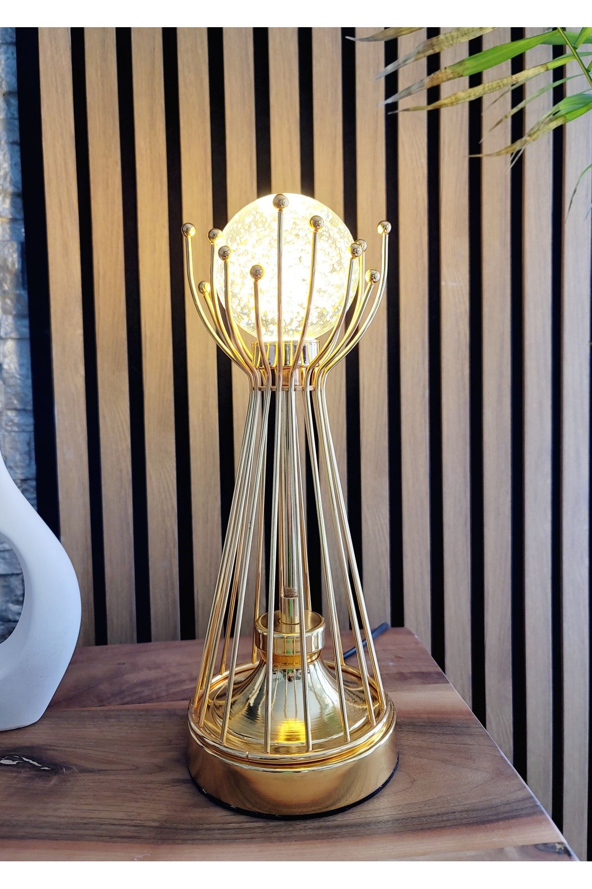 Decodelight Gold Kaplama Sude Model Metal Ayaklı Led Işıklı Baloncuklu Kristal Taşlı Abajur Masa Lambası Modeli