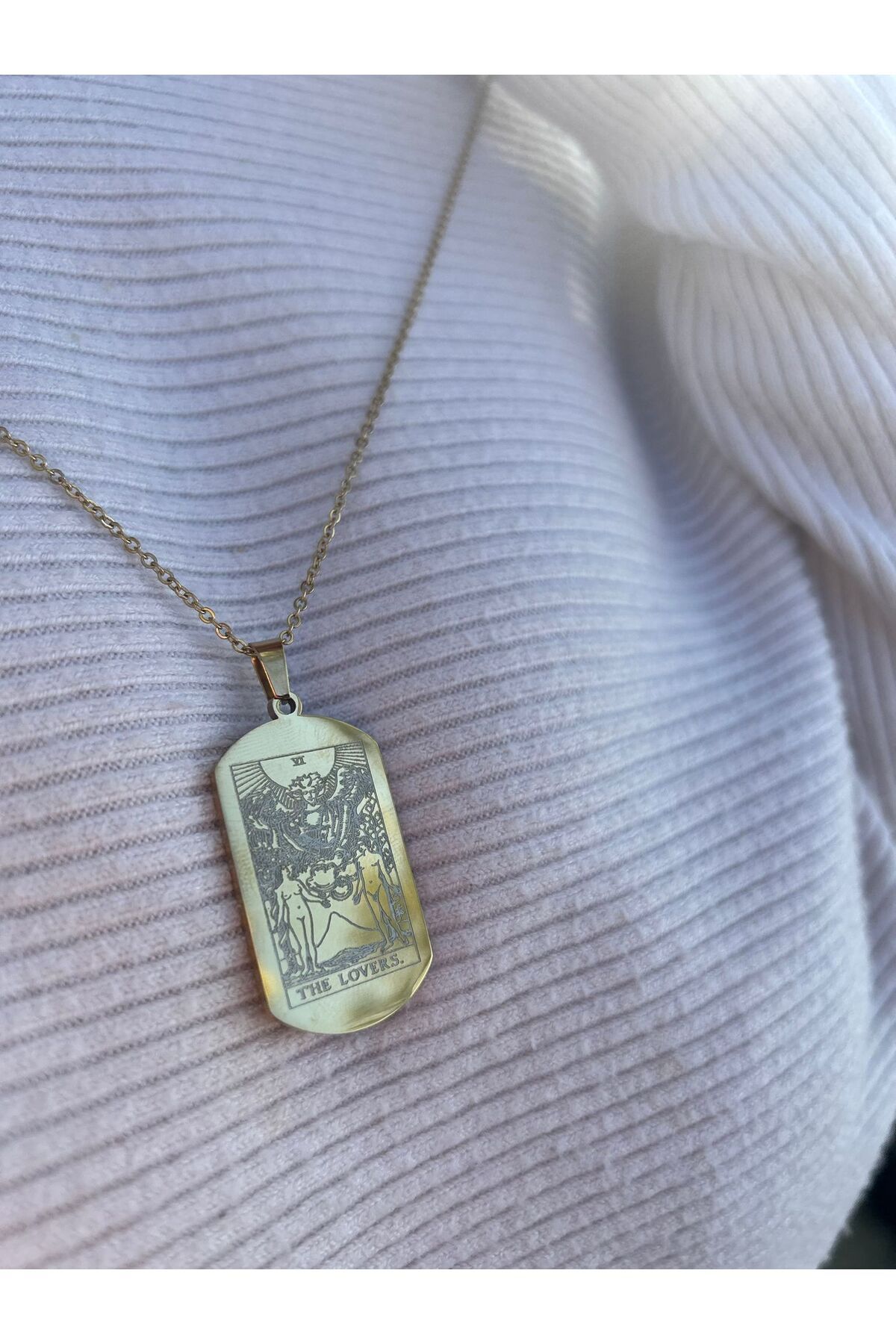 Minerva Astro Shop Çelik Gold Kolye Tarot Aşıklar Kartı Kolyesi | The Lovers | Aşk ve Uyum Sembolü Takı