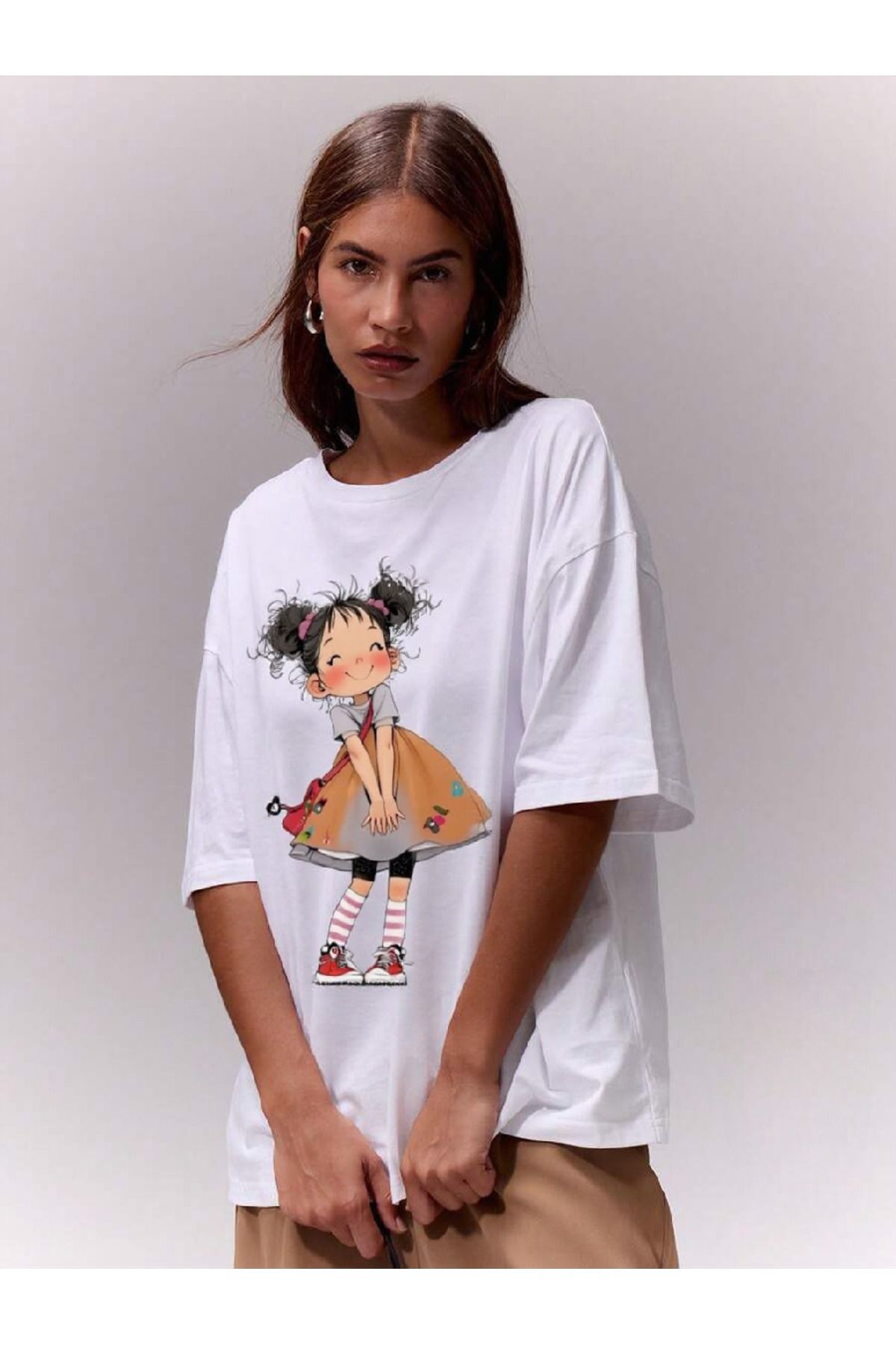 ELNOYA Unisex Pamuklu Beyaz Oversize "Minik Kız" Baskılı Rahat Günlük T-shirt