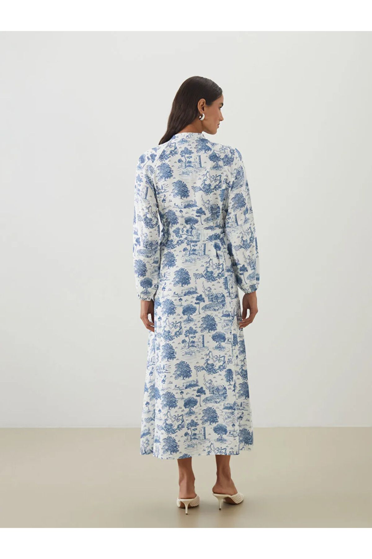 LC Waikiki-LCW Rochie din amestec modal cu model albastru modest cu guler judecător 3