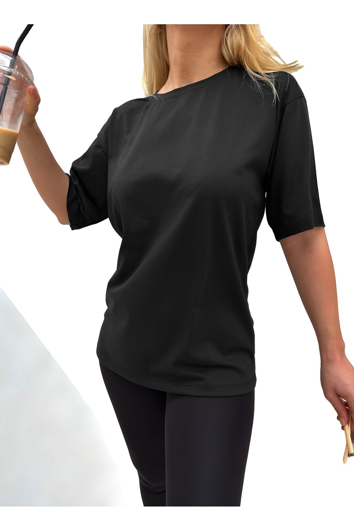 ClubSpaceAstro Kadın Beyaz Oversize Basic Tişört – Salaş ve Rahat Kesim