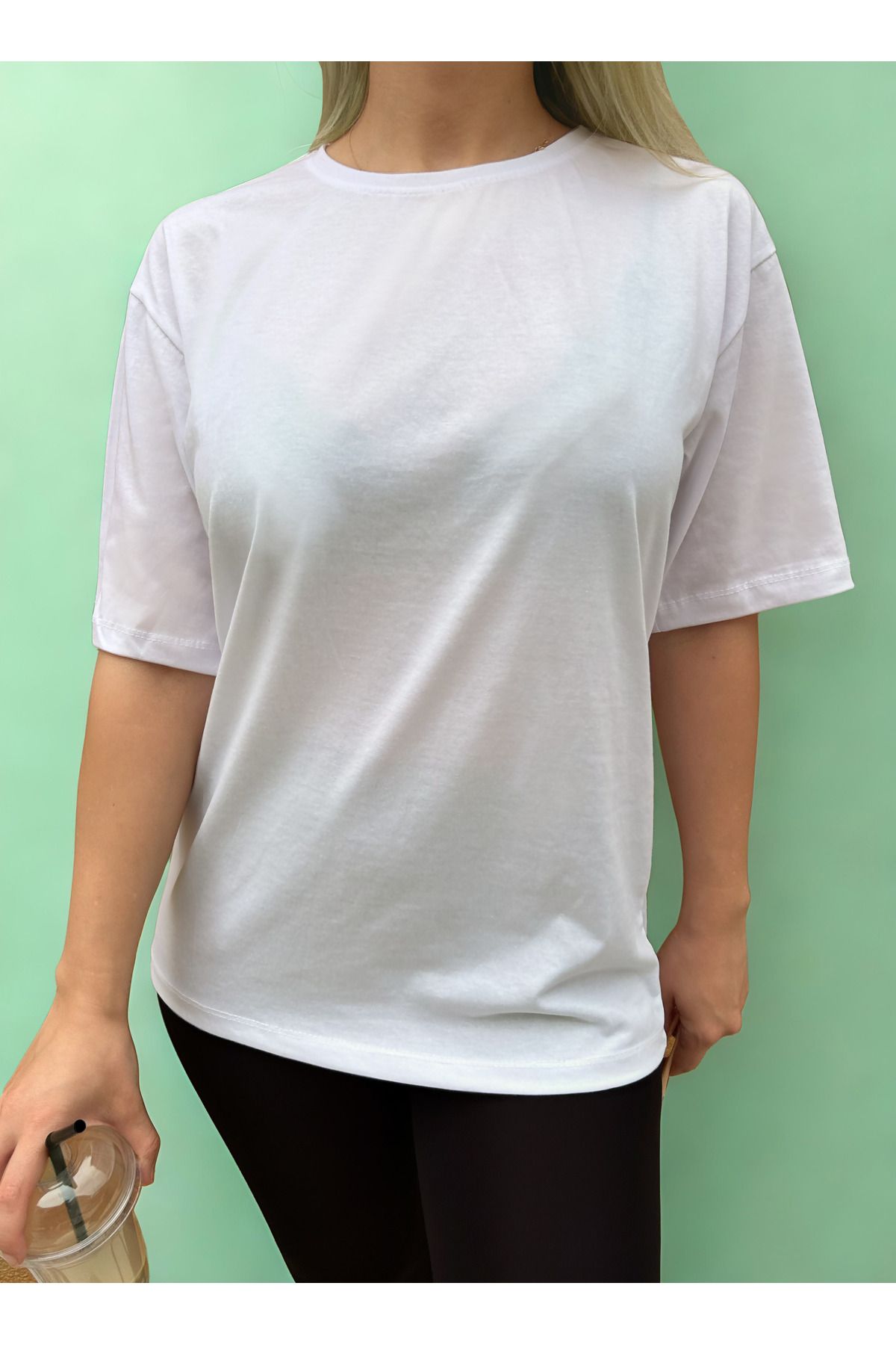 ClubSpaceAstro Kadın Beyaz Oversize Basic Tişört – Salaş ve Rahat Kesim