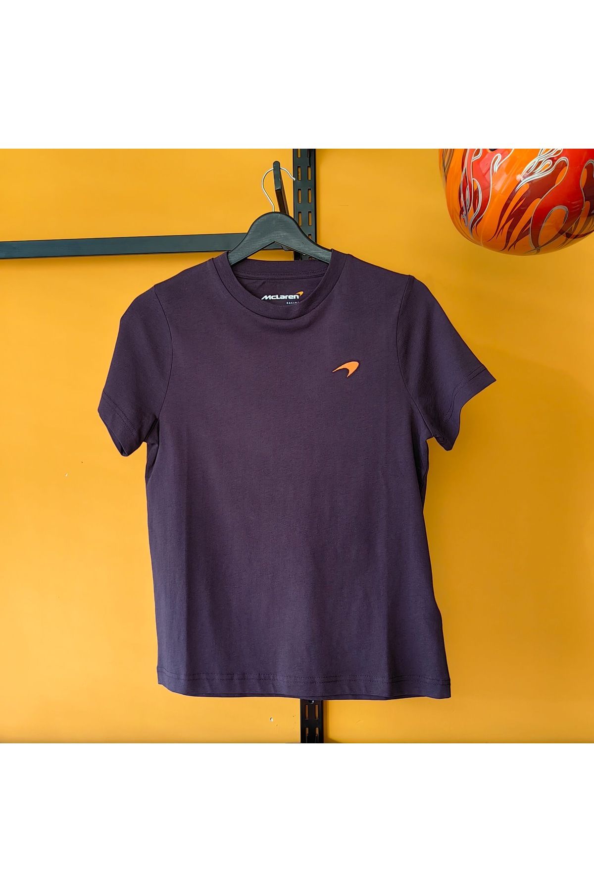 Butik McLaren Formula 1 "Race to Race" Tişört – Hızın ve Yarışın Stili
