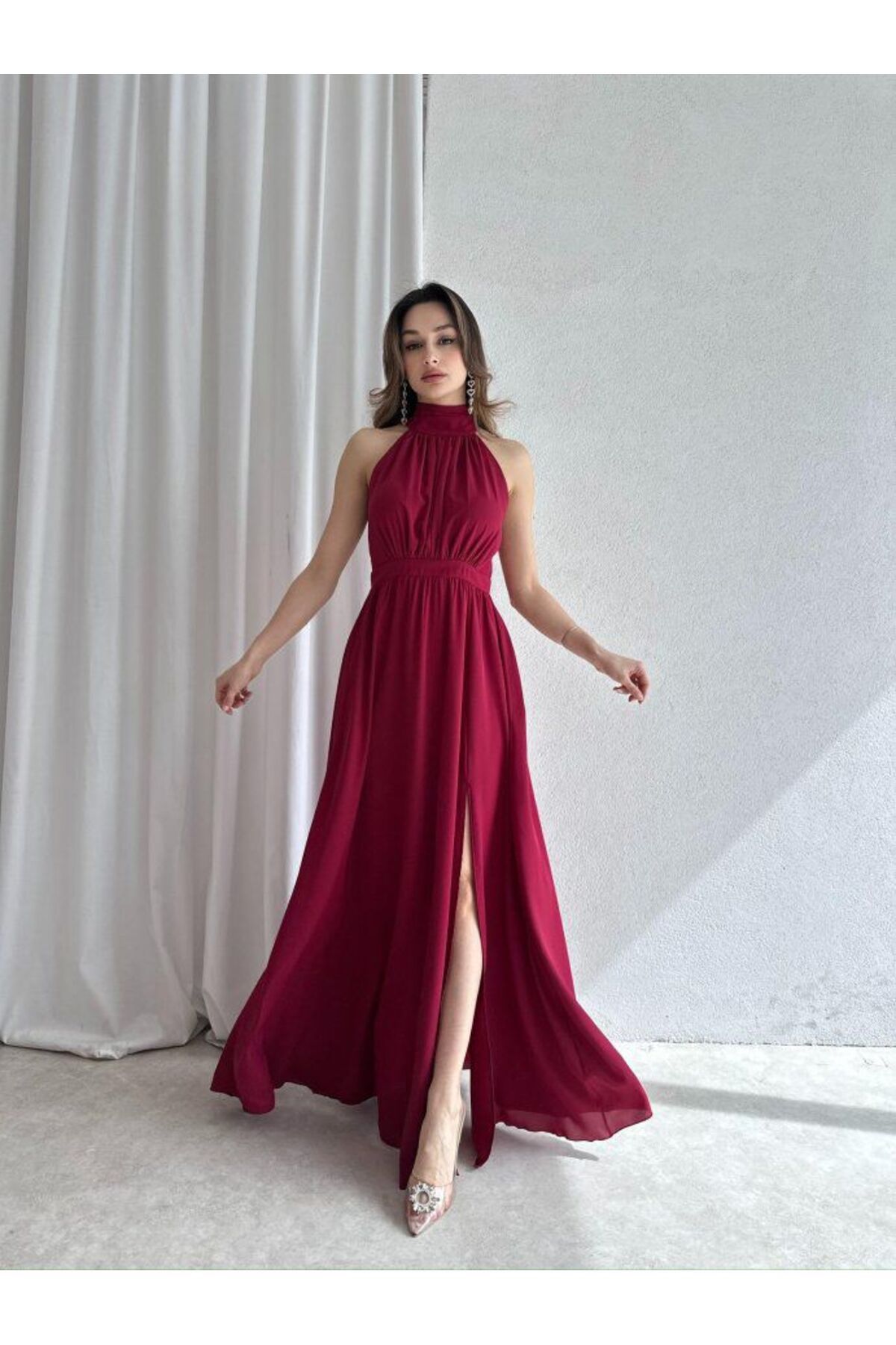 KOSHKA MODA Halter Yaka Yırtmaçlı Uzun Elbise