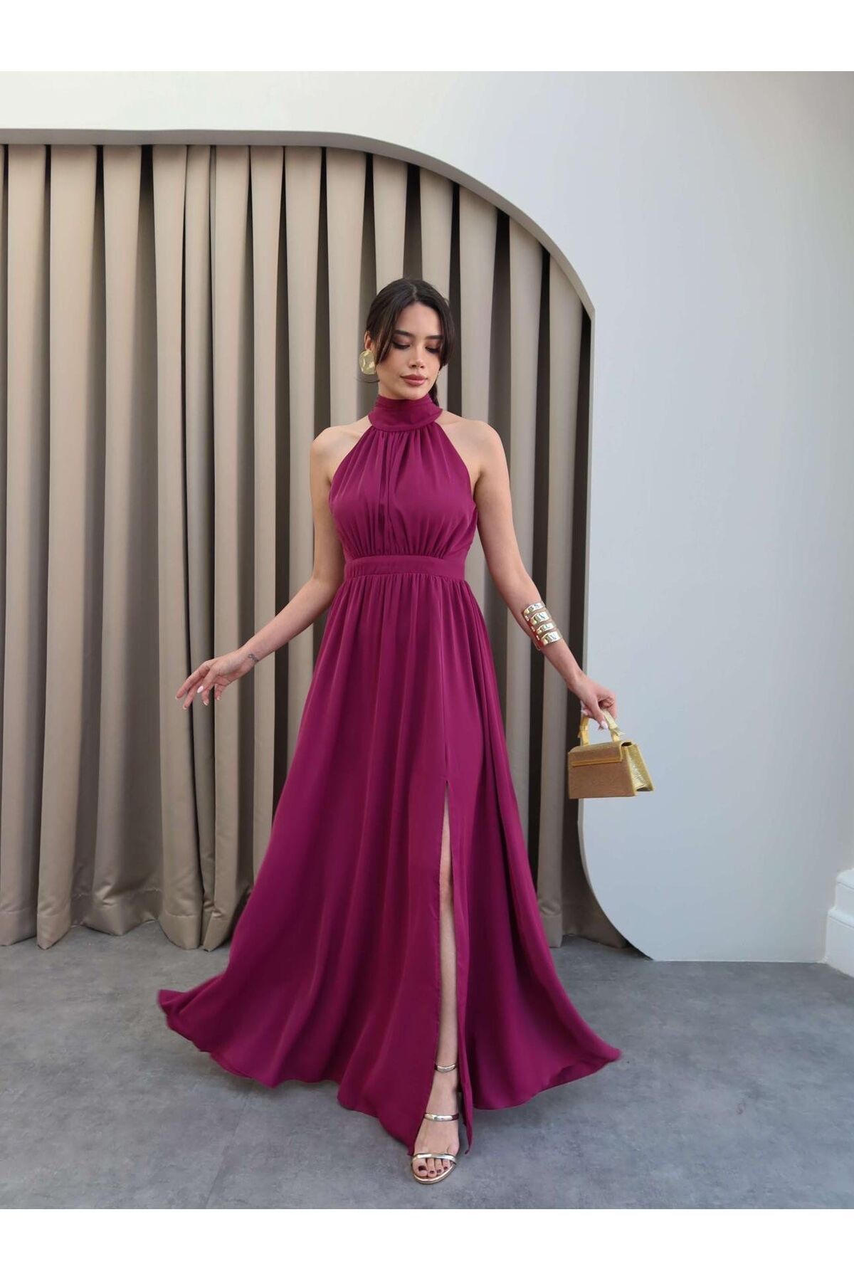KOSHKA MODA Halter Yaka Yırtmaçlı Uzun Elbise