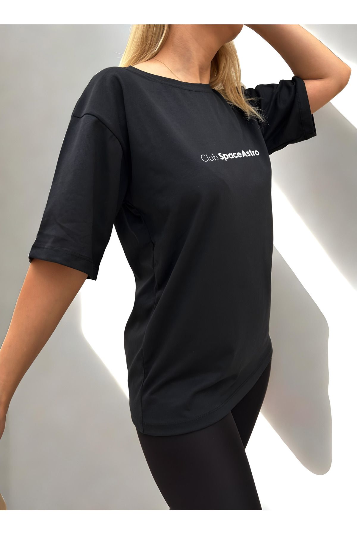 ClubSpaceAstro Kadın Oversize Logo Baskılı Tişört – Streetwear Tarzı