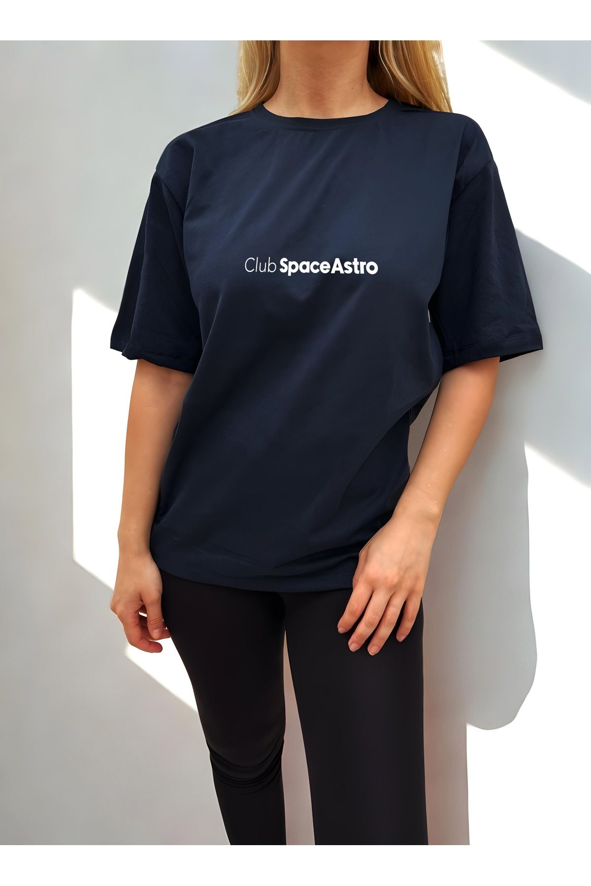 ClubSpaceAstro Kadın Oversize Logo Baskılı Tişört – Streetwear Tarzı