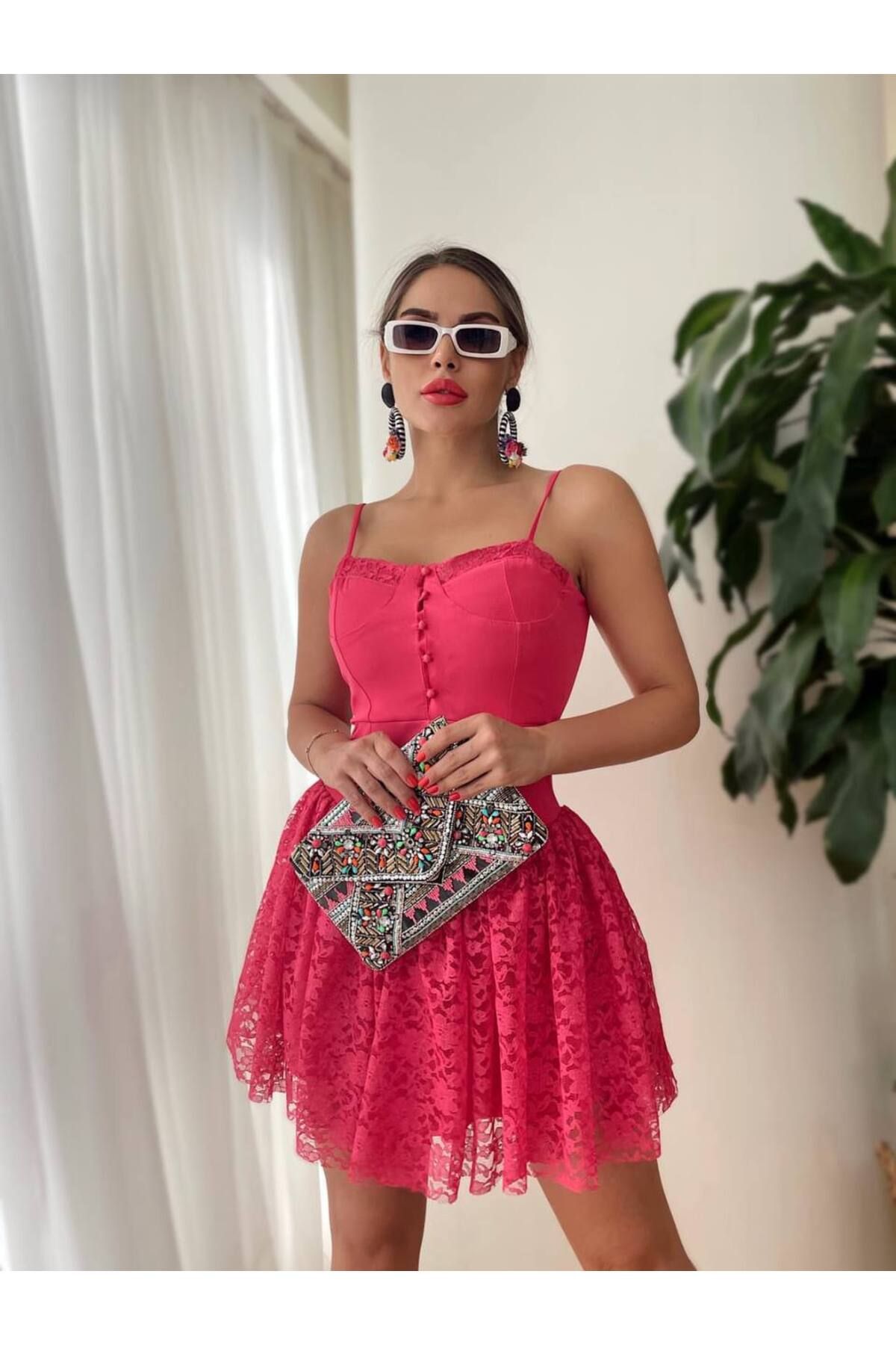 1Moda1Tarz Kadın İthal Kumaş Güpür Detaylı Düğmeli Askılı Astarlı Özel Tasarım Elbise