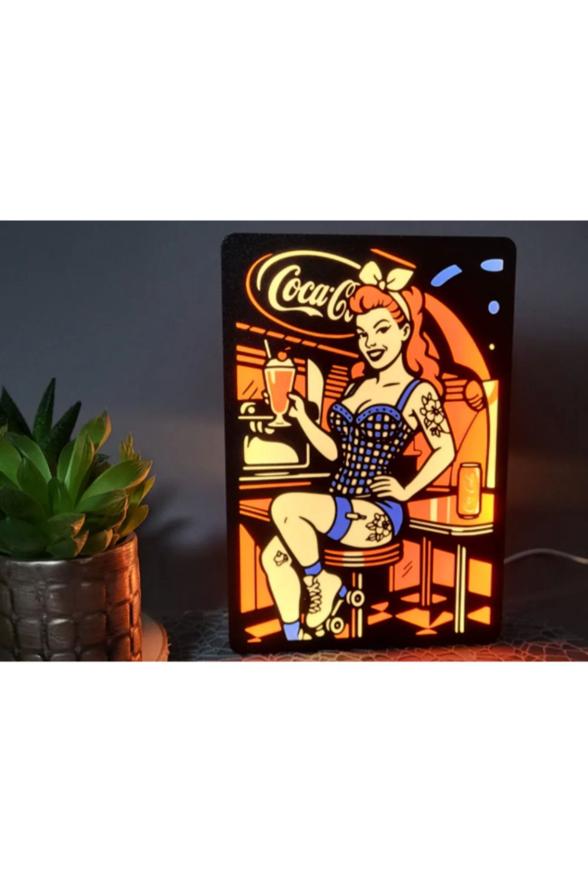 NOMOTHETIC Pin-Up Girl Coca-Cola Işıklı Kutusu