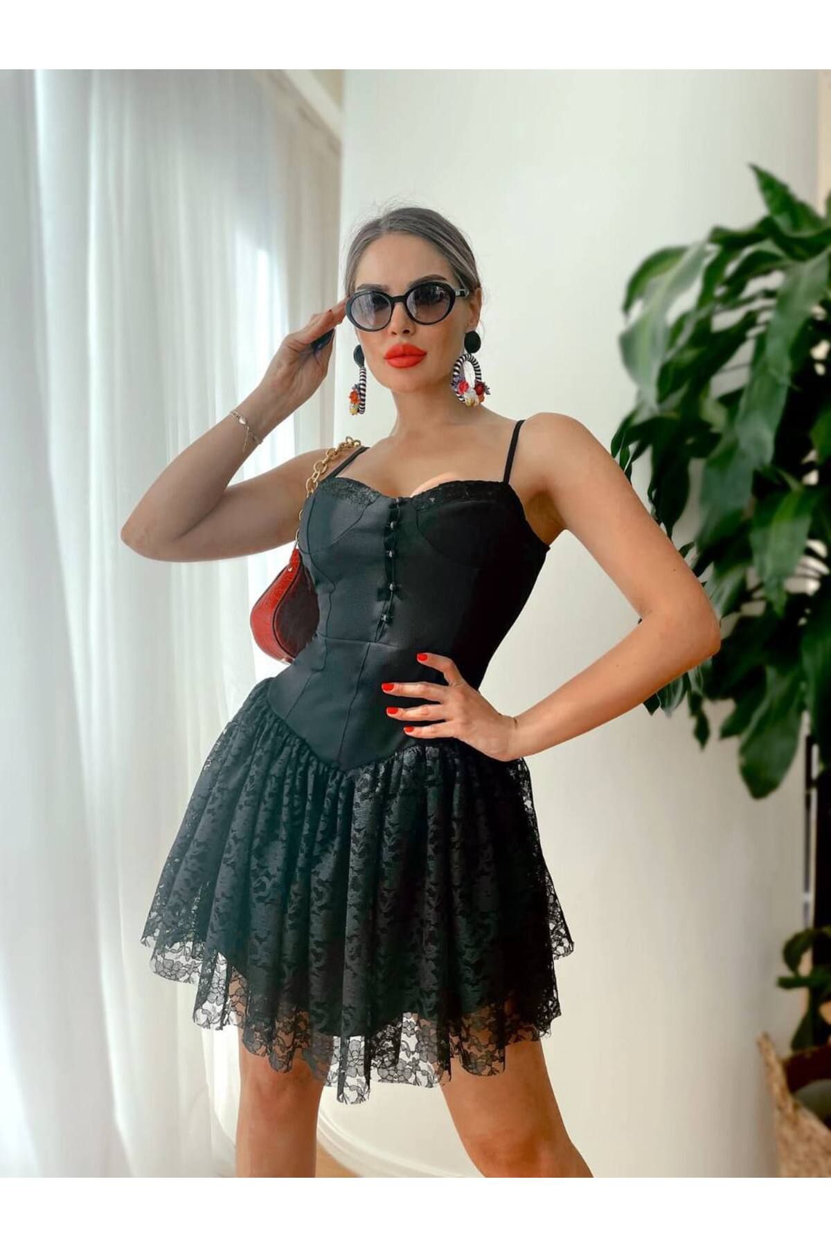 1Moda1Tarz Kadın İthal Kumaş Güpür Detaylı Düğmeli Askılı Astarlı Özel Tasarım Elbise