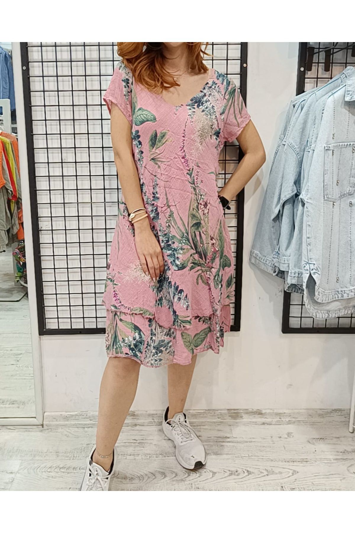 Butik Şans Çiçek Desenli Kısa Kollu V yaka İtalyan Koton Elbise