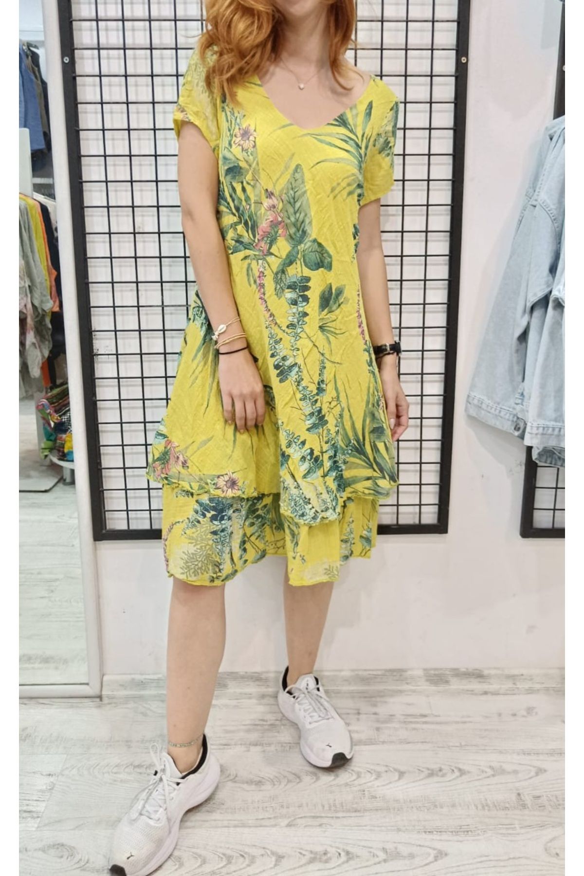 Butik Şans Çiçek Desenli Kısa Kollu V yaka İtalyan Koton Elbise