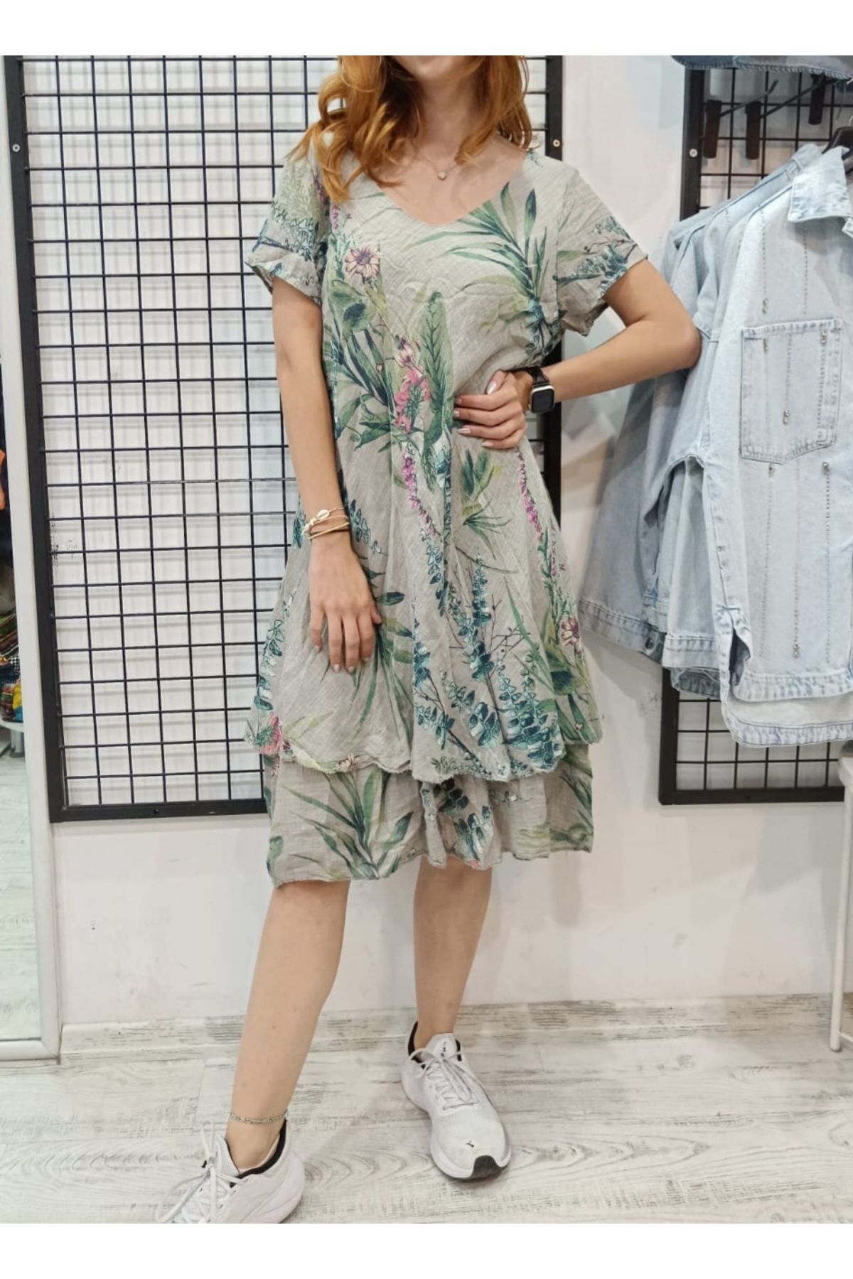 Butik Şans Çiçek Desenli Kısa Kollu V yaka İtalyan Koton Elbise
