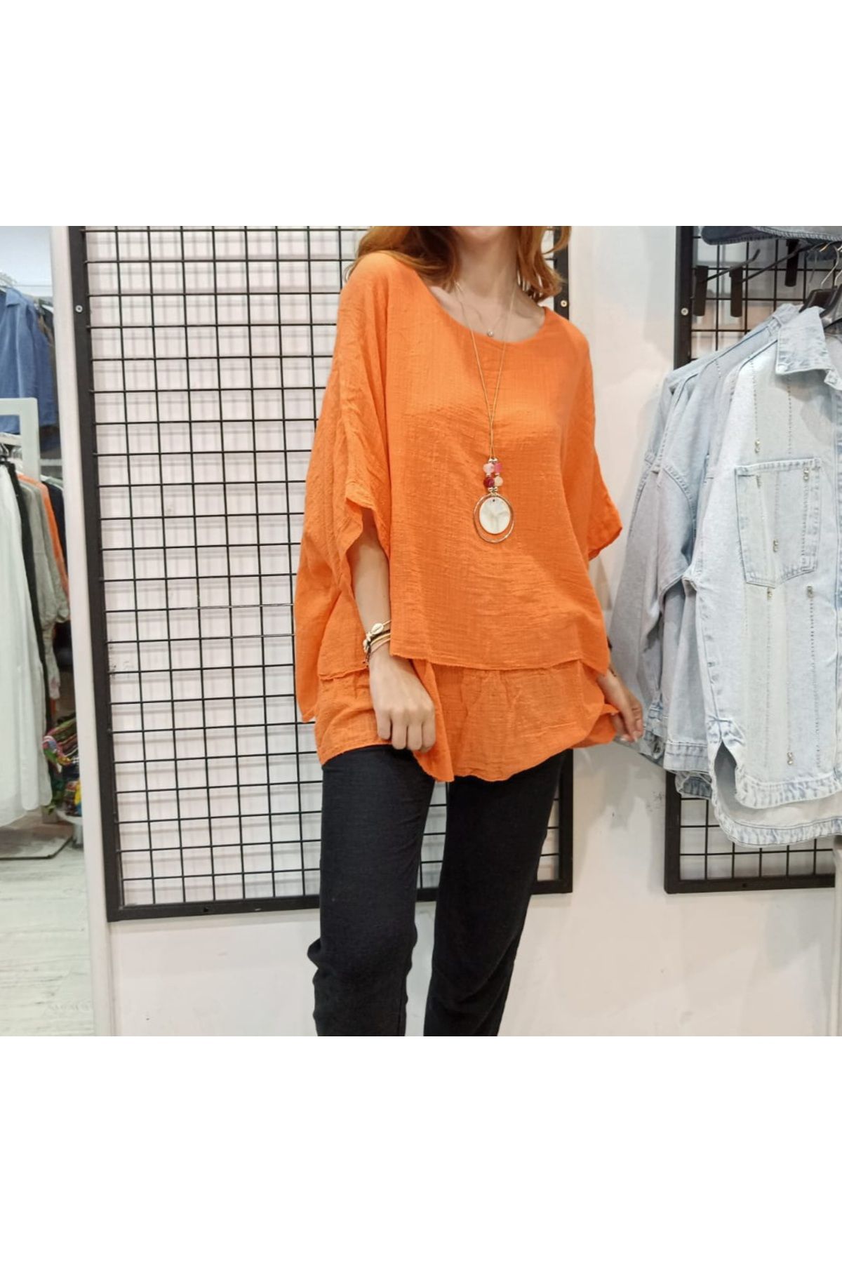 Butik Şans Kolye Detaylı Düz Renk İtalyan Koton Bluz