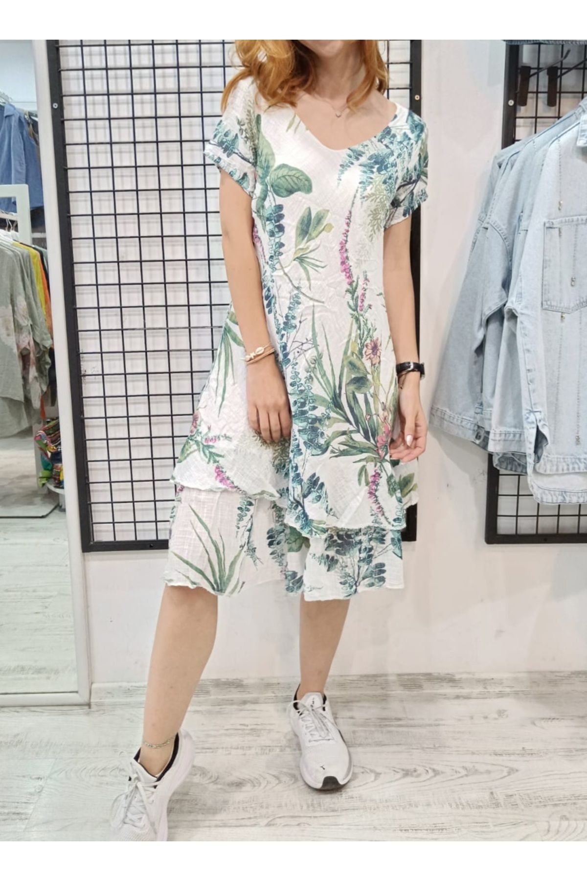 Butik Şans Çiçek Desenli Kısa Kollu V yaka İtalyan Koton Elbise