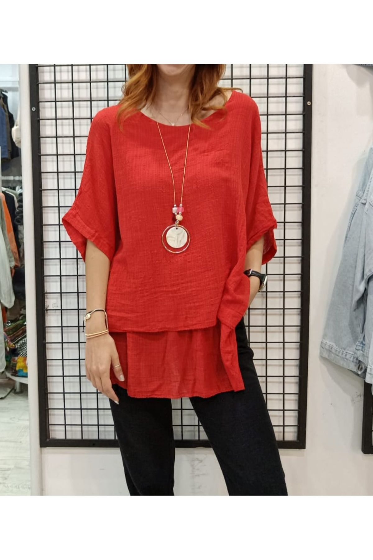 Butik Şans Kolye Detaylı Düz Renk İtalyan Koton Bluz