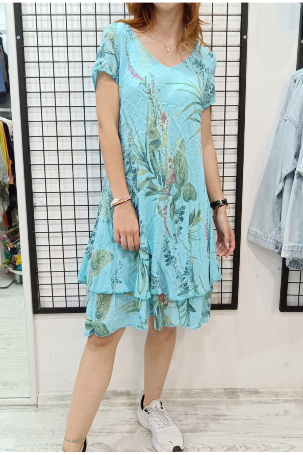 Butik Şans Çiçek Desenli Kısa Kollu V yaka İtalyan Koton Elbise