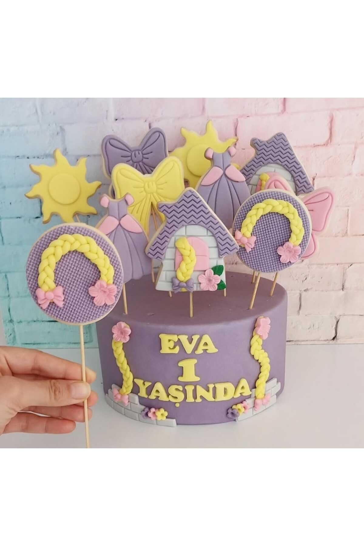 Tatlı Armağanlar Standlı Çubuklu İsimli Kişiye Özel Doğum Günü Hediyelik Butik Kurabiye - 15 Adet