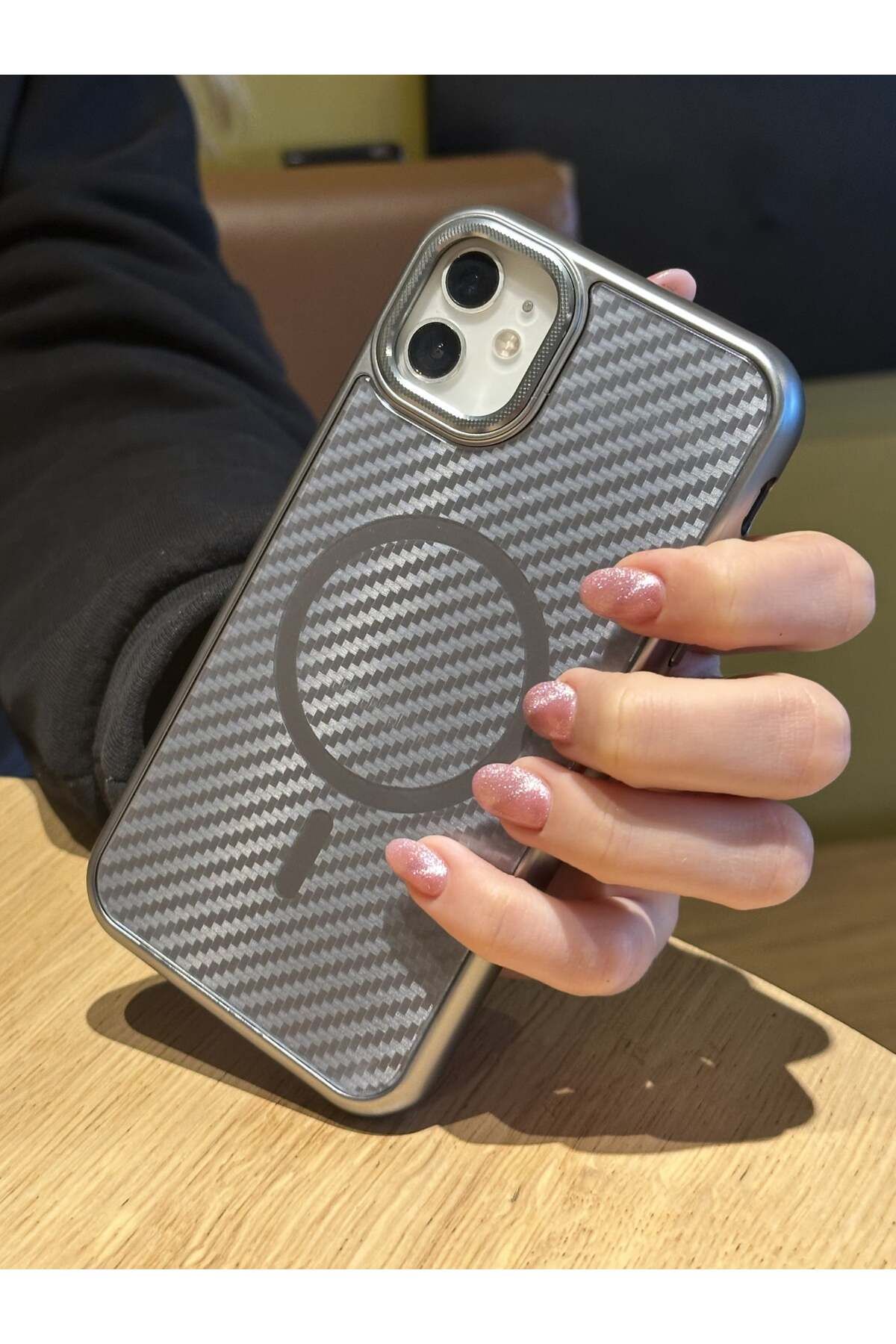 Paladyum Case iPhone 12 Ve 12 Pro Uyumlu Titanyum Gri Karbon Fiber MagSafe Özellikli Kılıf