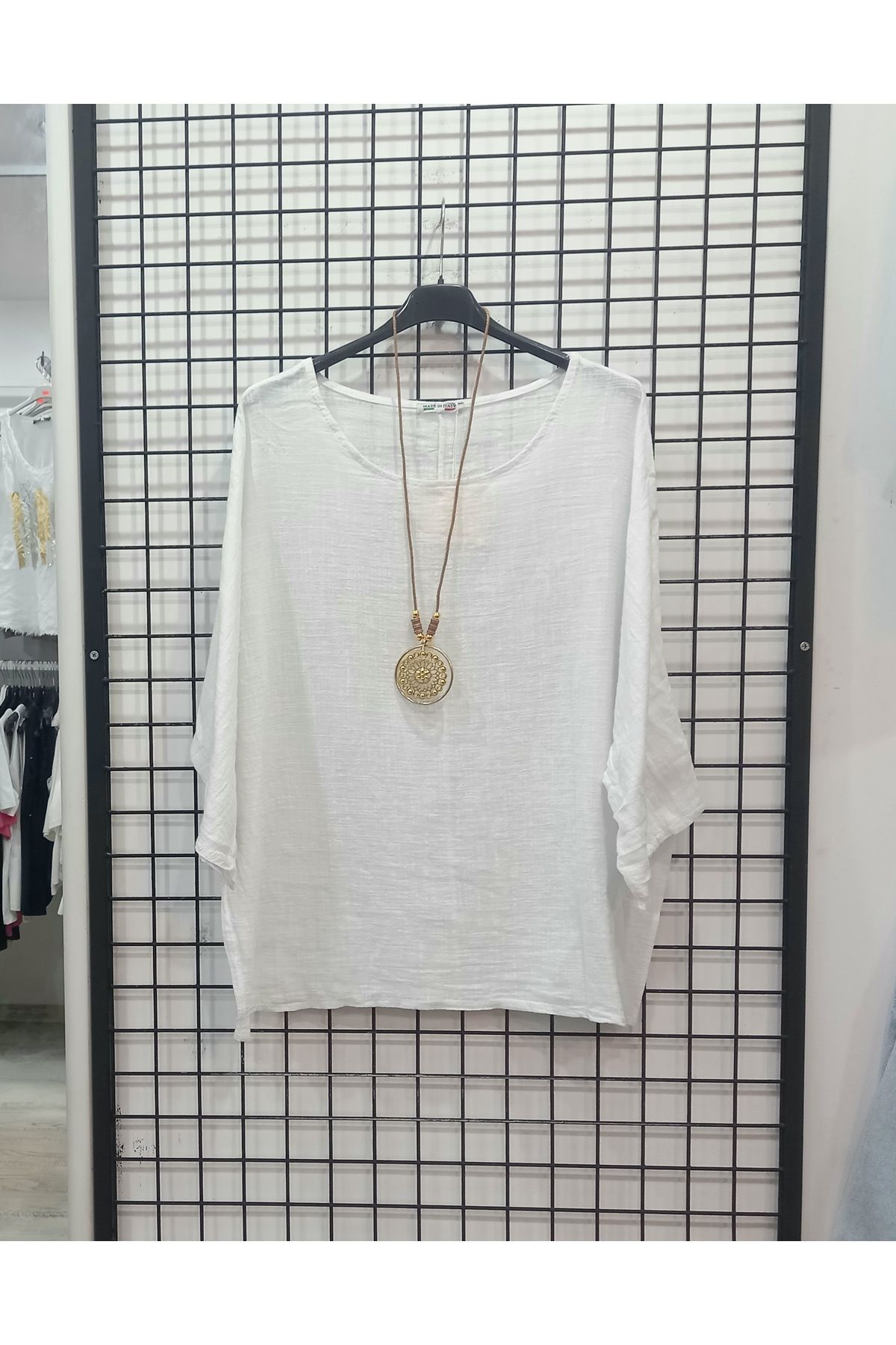 Butik Şans Düz Renk Kolye Detaylı İtalyan Bluz