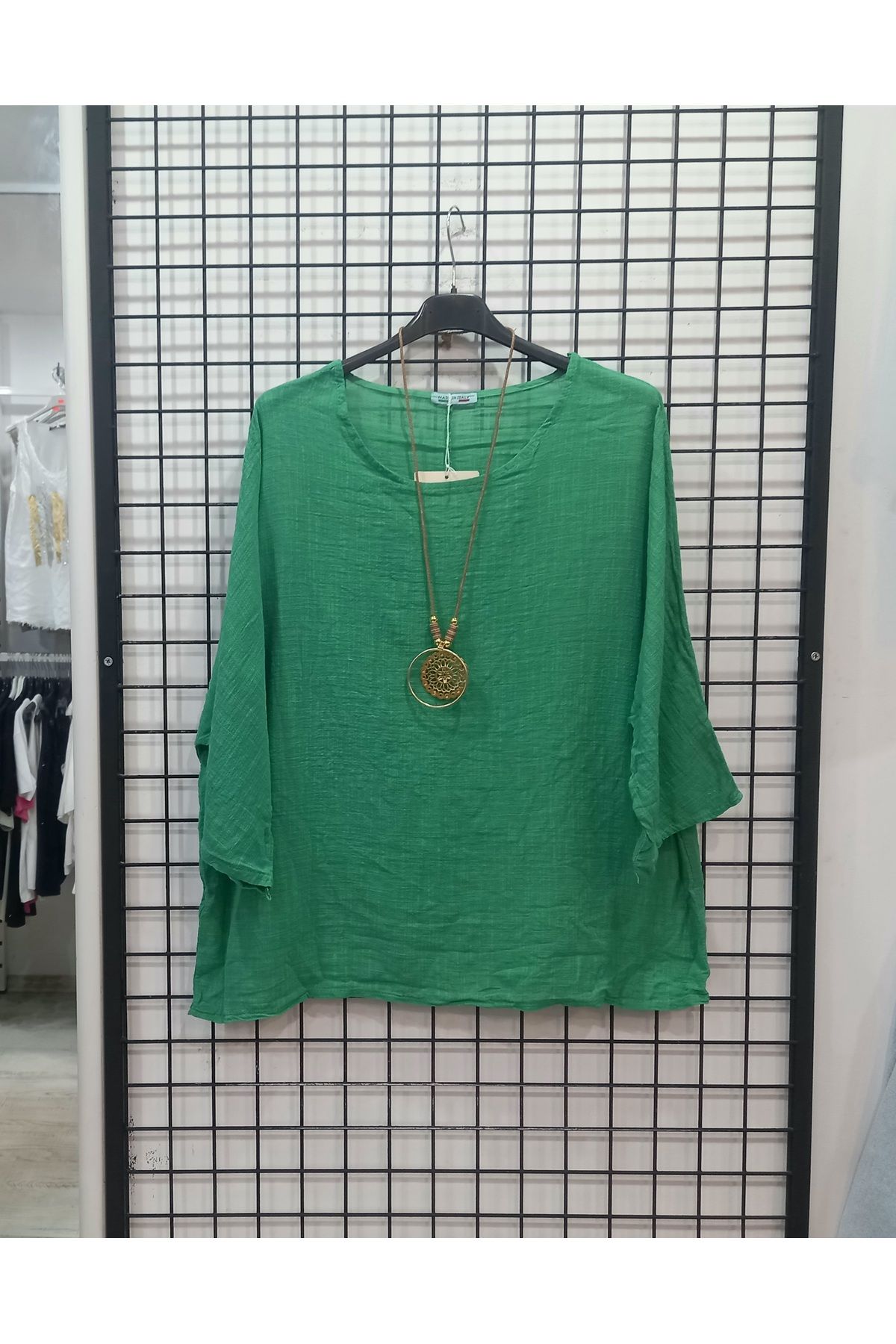 Butik Şans Düz Renk Kolye Detaylı İtalyan Bluz